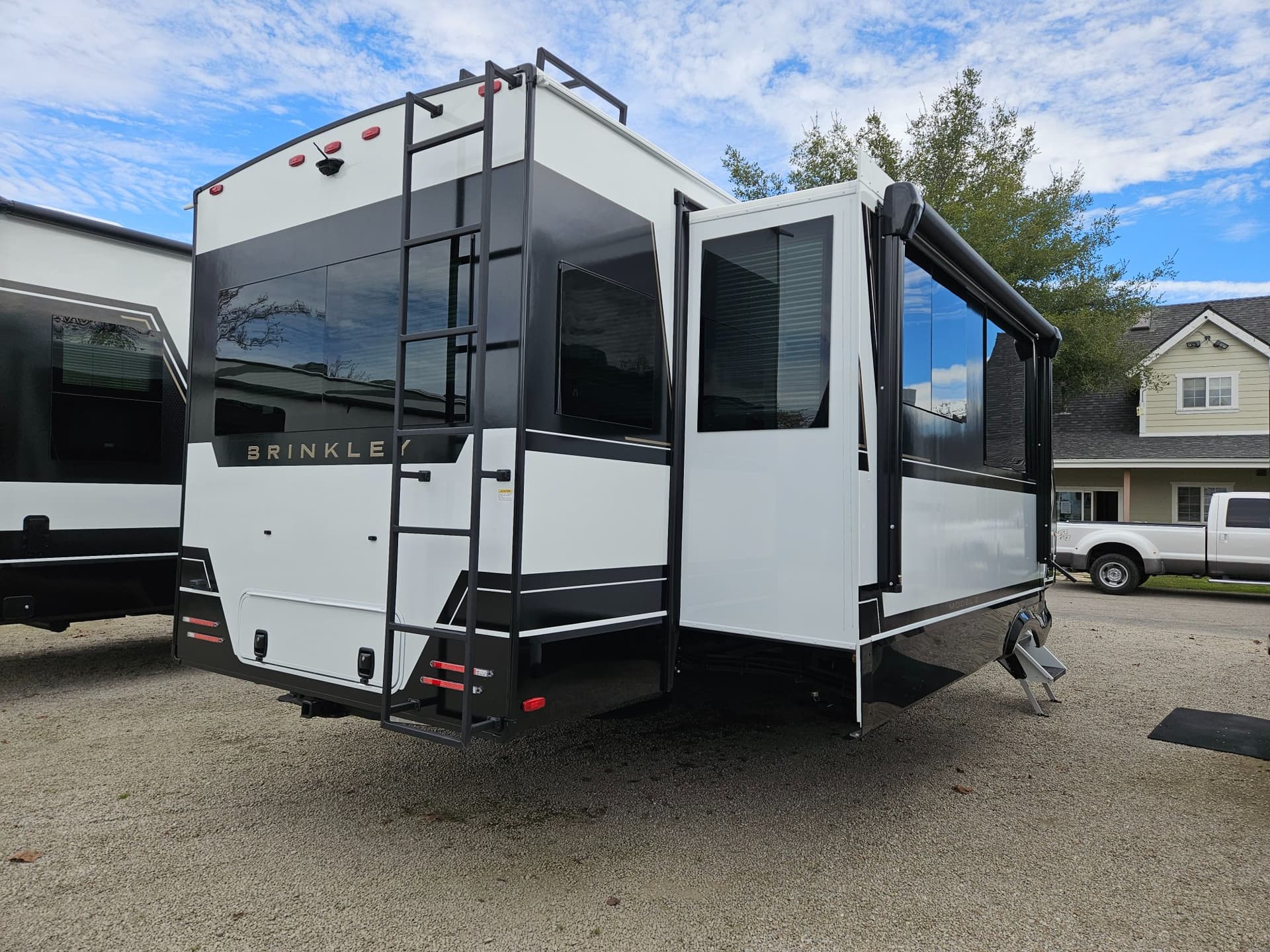 2026 Brinkley RV 2026 Brinkley RV Model Z - thumbnail 2