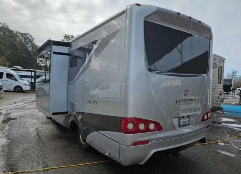 2017 Leisure Travel Vans 2017 Leisure Travel Vans Unity - thumbnail 3