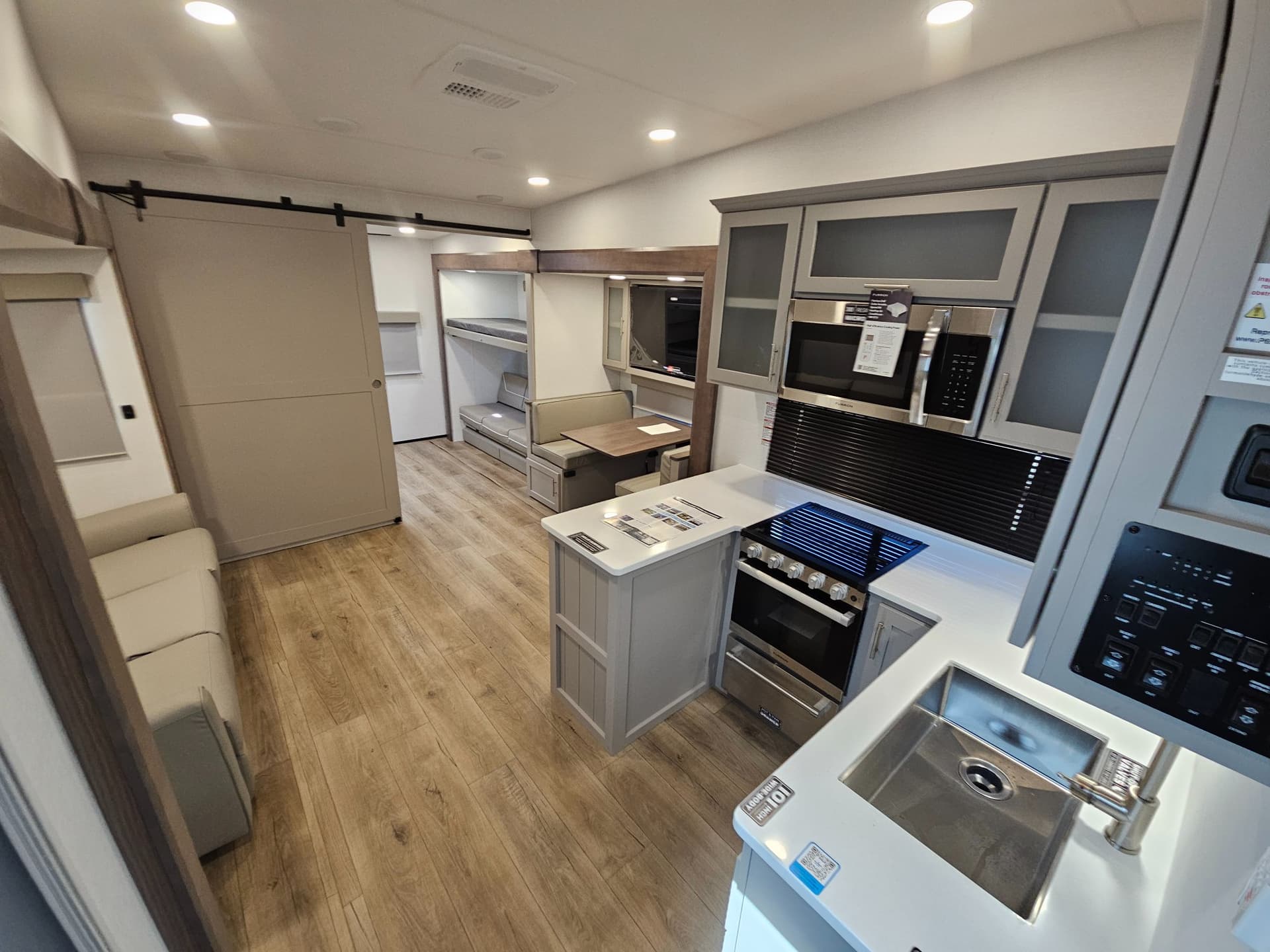 2026 Alliance RV 2026 Alliance RV Avenue - thumbnail 6