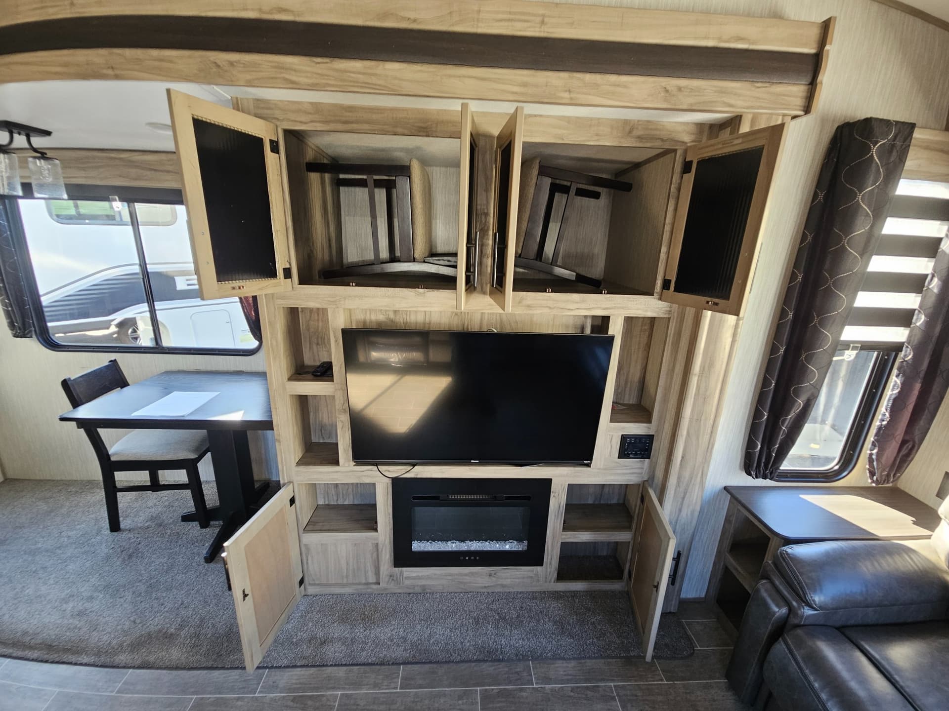 2021 Forest River 2021 Forest River Cherokee Arctic Wolf - thumbnail 8