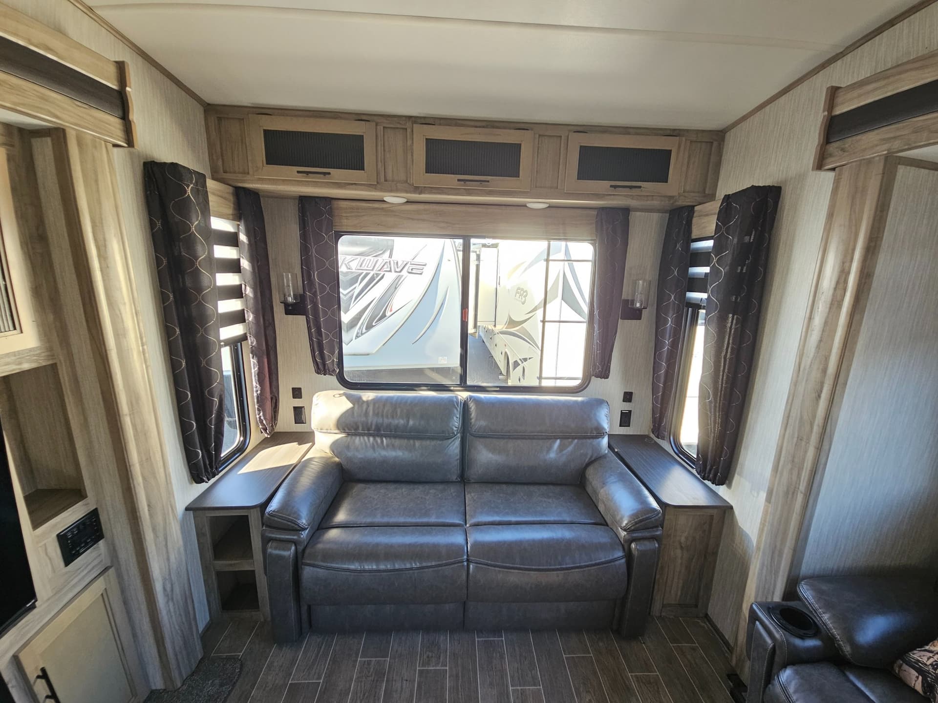 2021 Forest River 2021 Forest River Cherokee Arctic Wolf - thumbnail 9