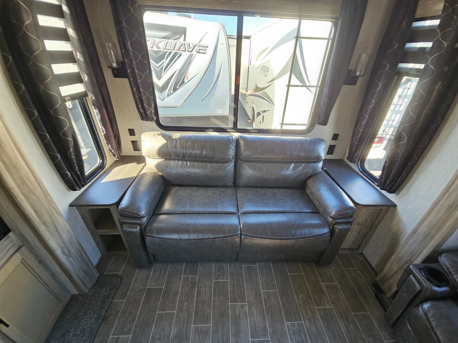 2021 Forest River 2021 Forest River Cherokee Arctic Wolf - thumbnail 10