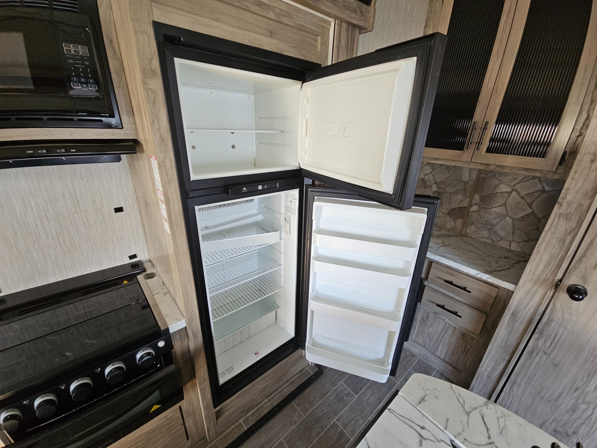 2021 Forest River 2021 Forest River Cherokee Arctic Wolf - thumbnail 17