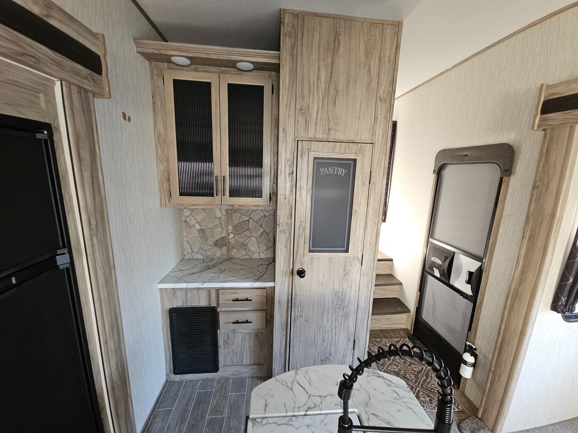 2021 Forest River 2021 Forest River Cherokee Arctic Wolf - thumbnail 19