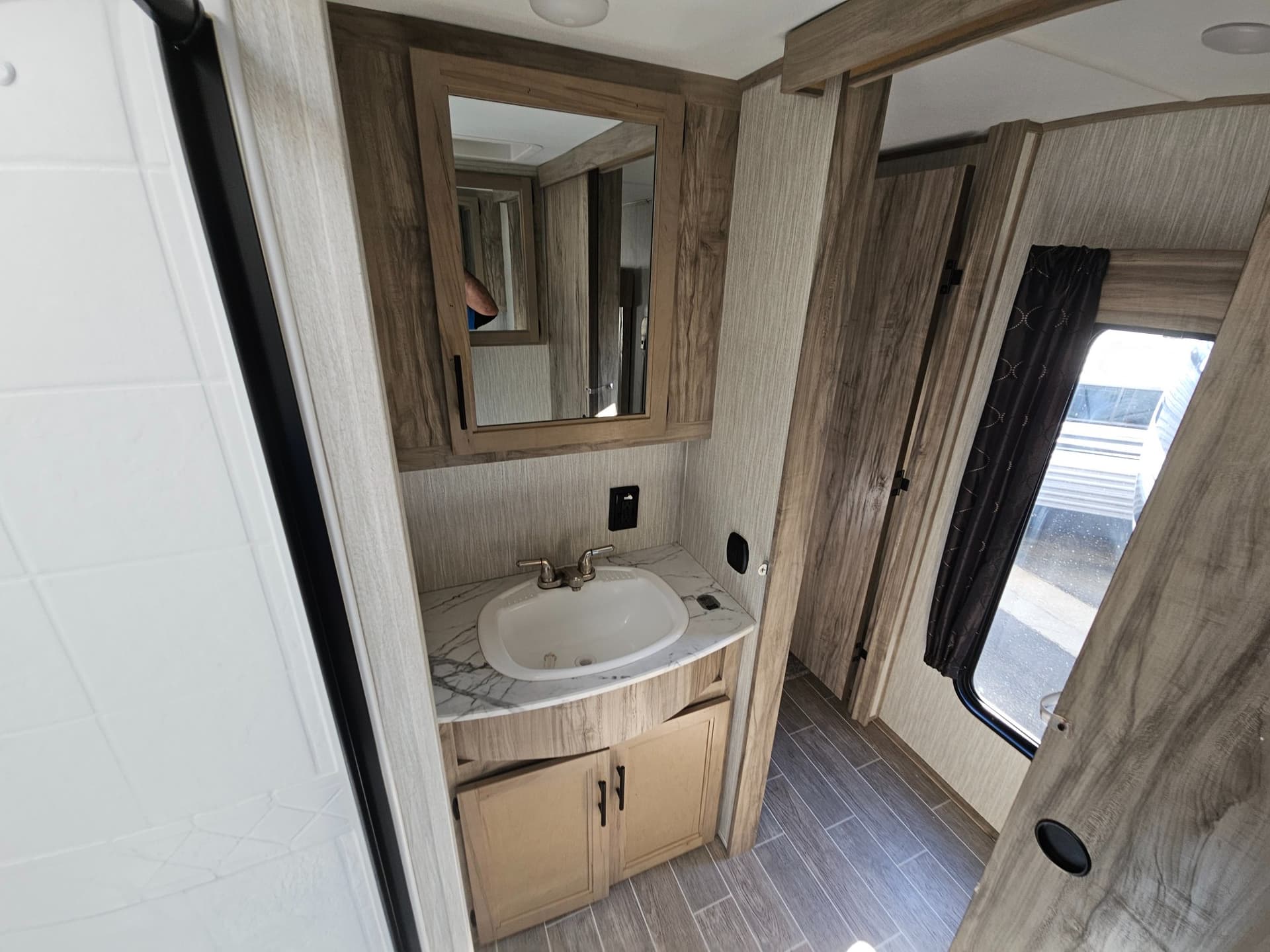 2021 Forest River 2021 Forest River Cherokee Arctic Wolf - thumbnail 24