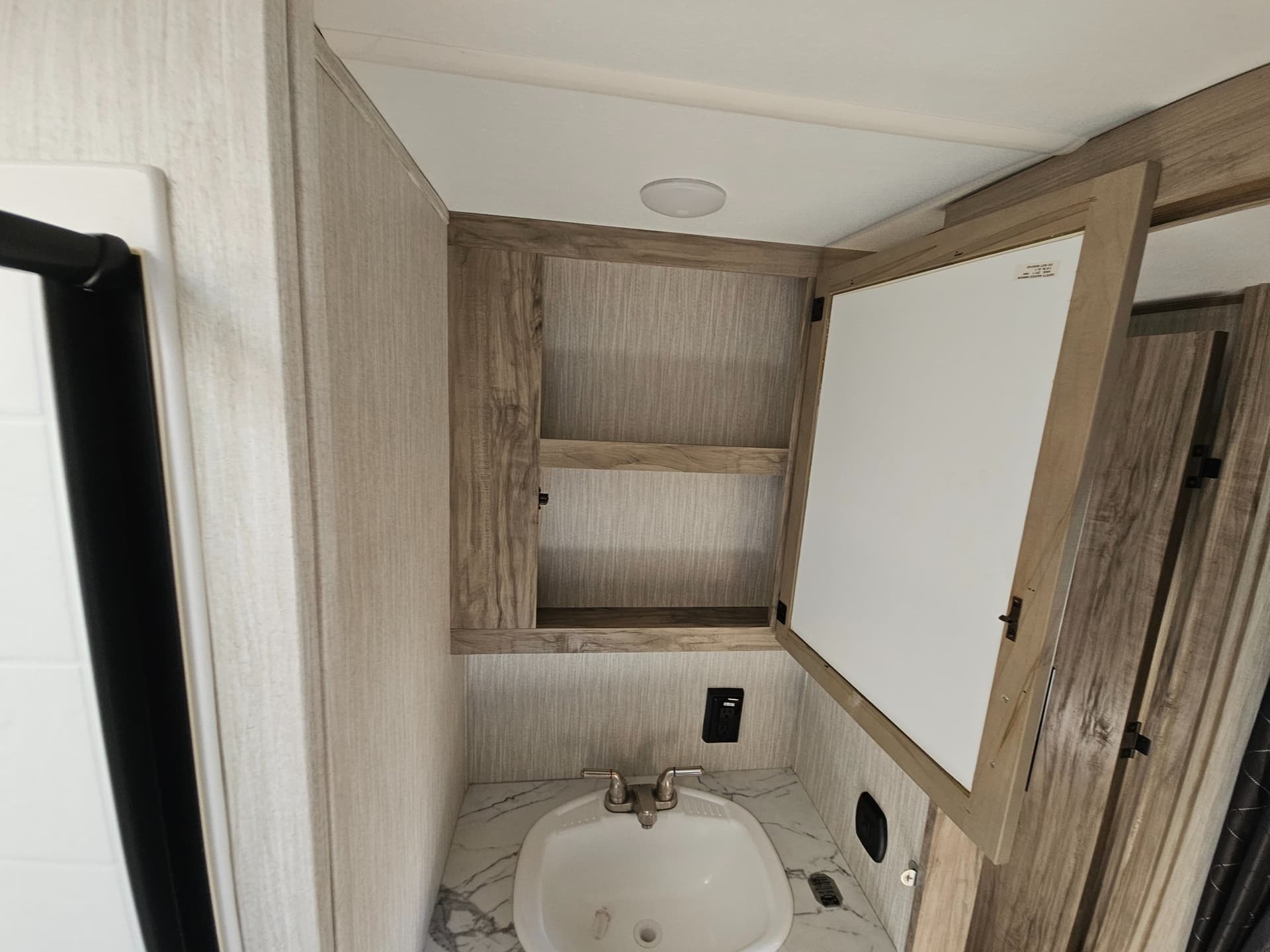 2021 Forest River 2021 Forest River Cherokee Arctic Wolf - thumbnail 25