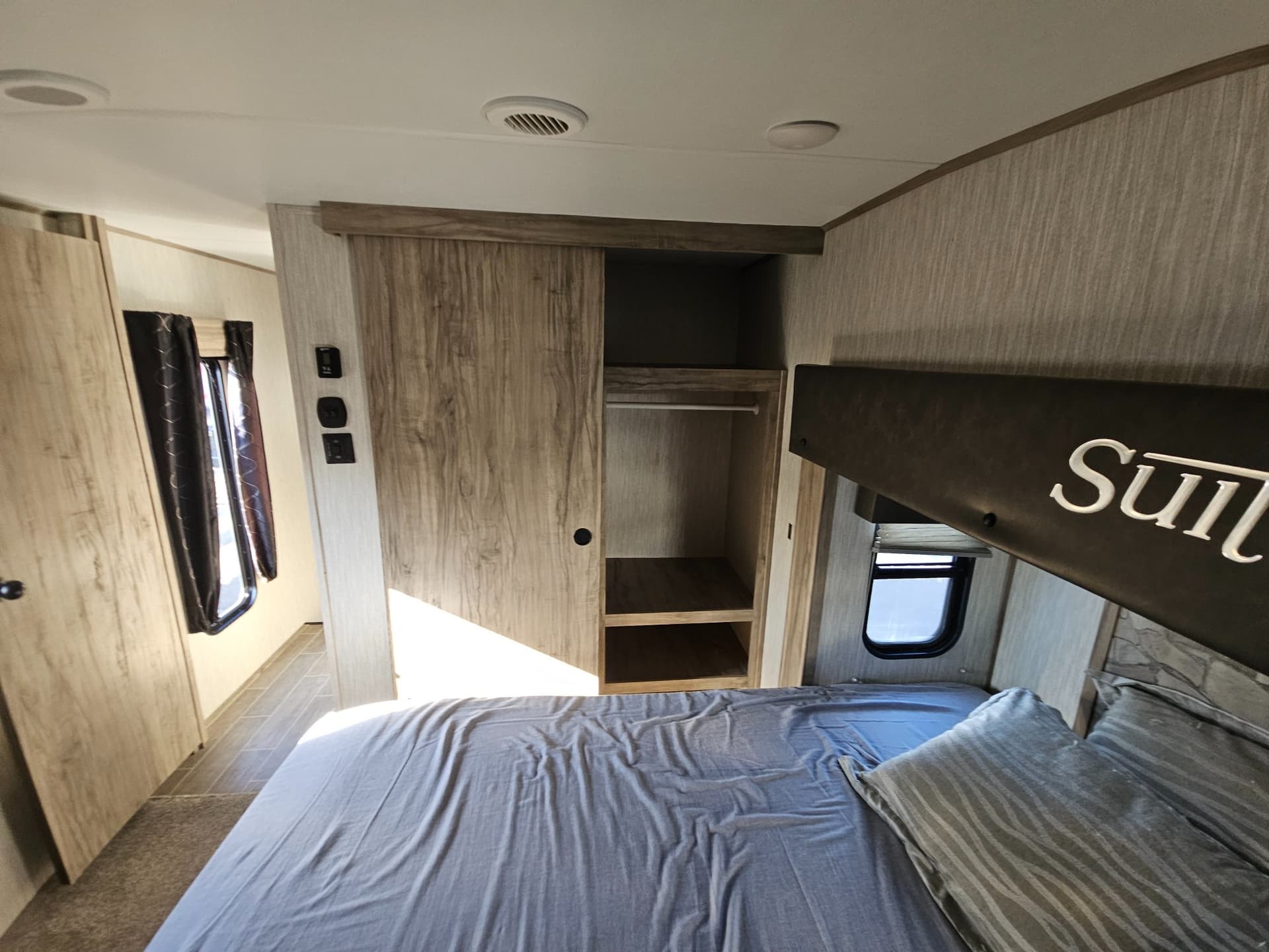 2021 Forest River 2021 Forest River Cherokee Arctic Wolf - thumbnail 31