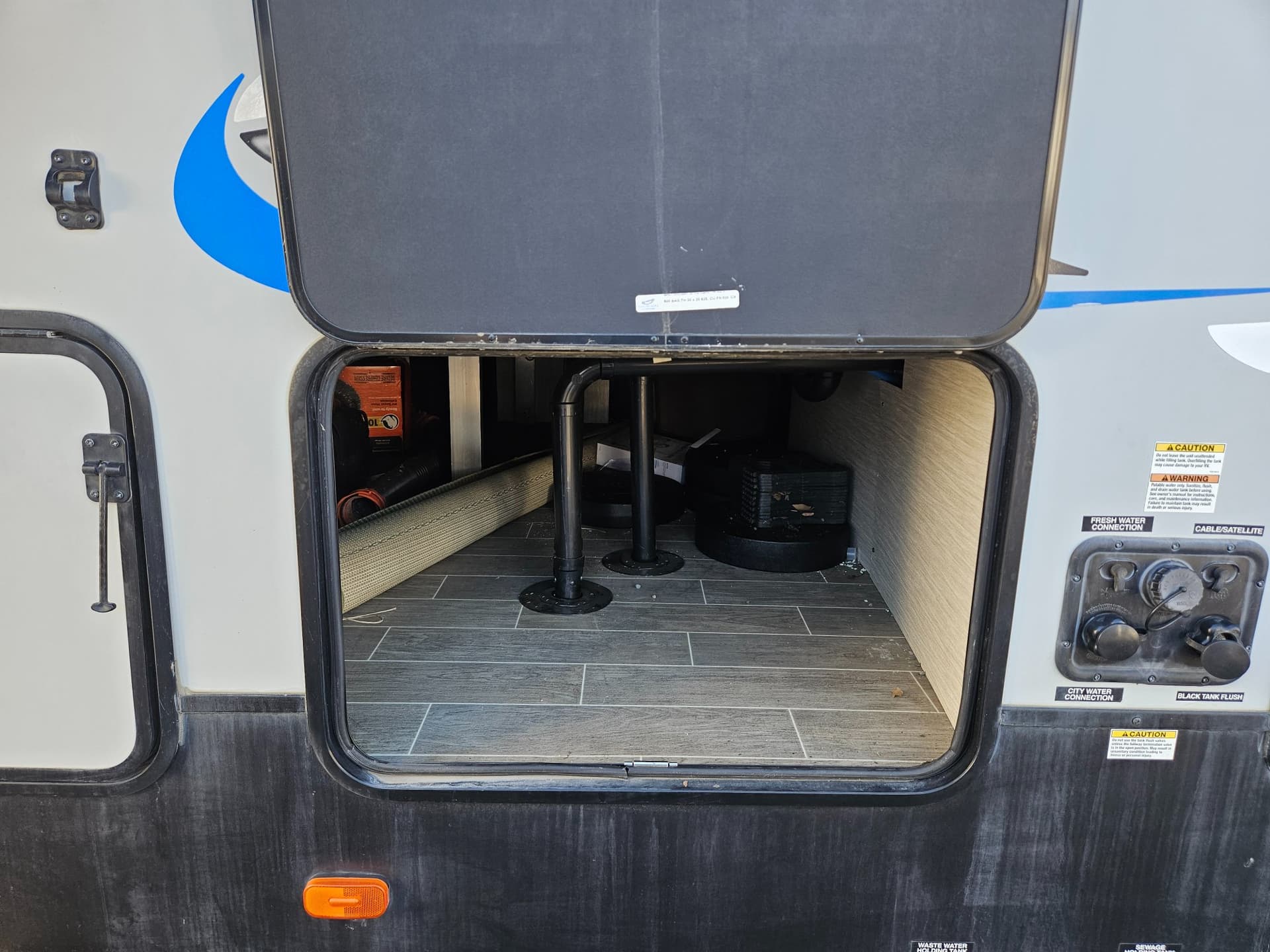 2021 Forest River 2021 Forest River Cherokee Arctic Wolf - thumbnail 43