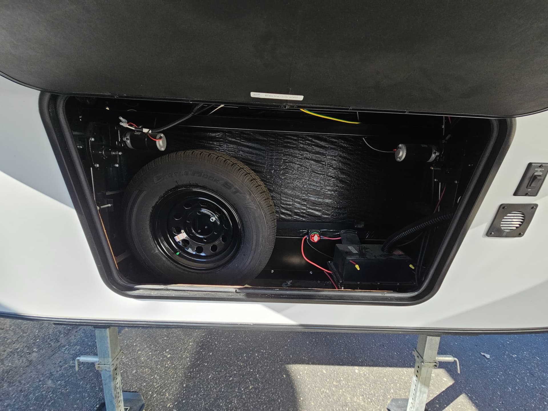 2021 Forest River 2021 Forest River Cherokee Arctic Wolf - thumbnail 47