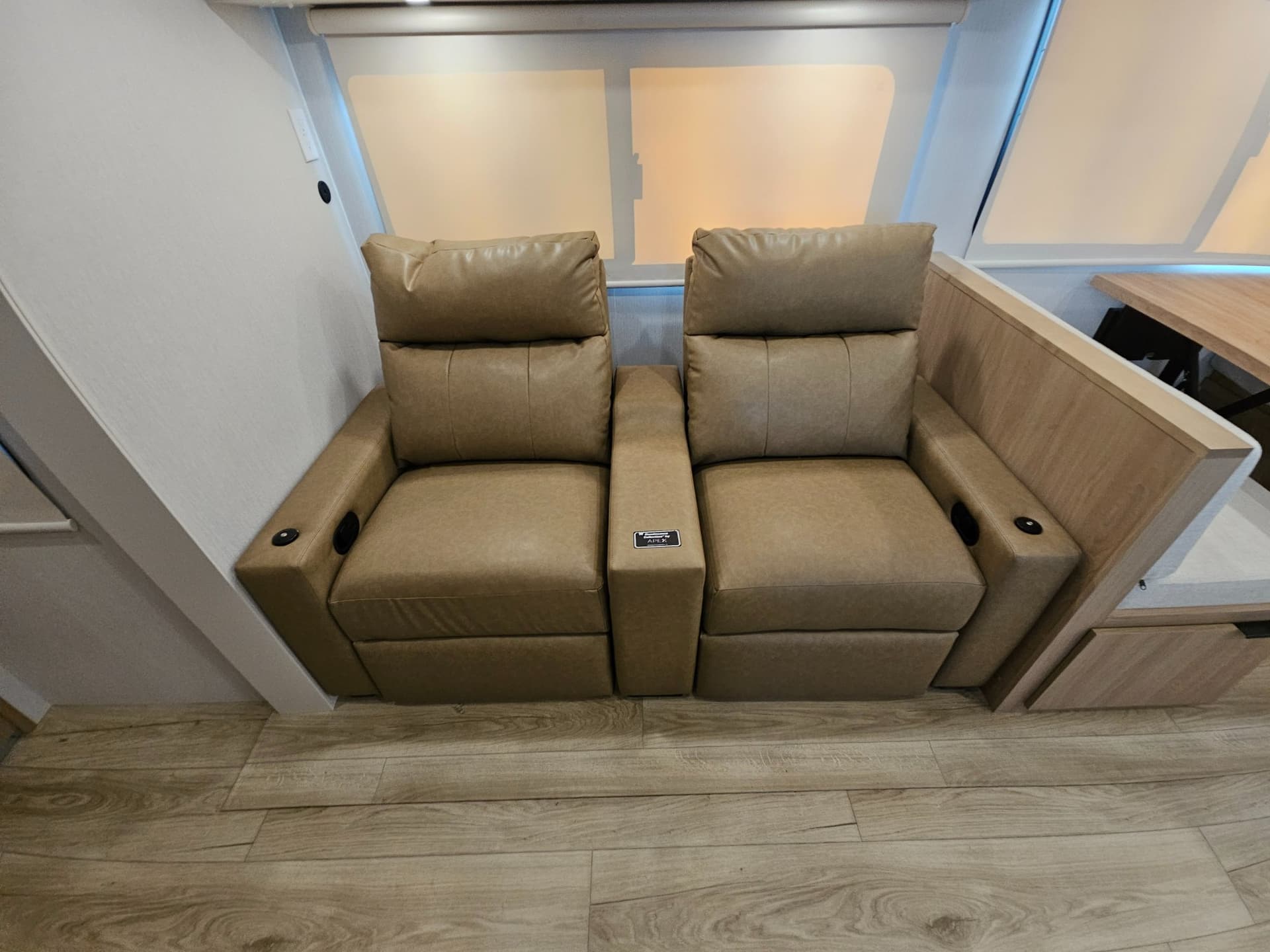 2026 Winnebago 2026 Winnebago Thrive - thumbnail 8