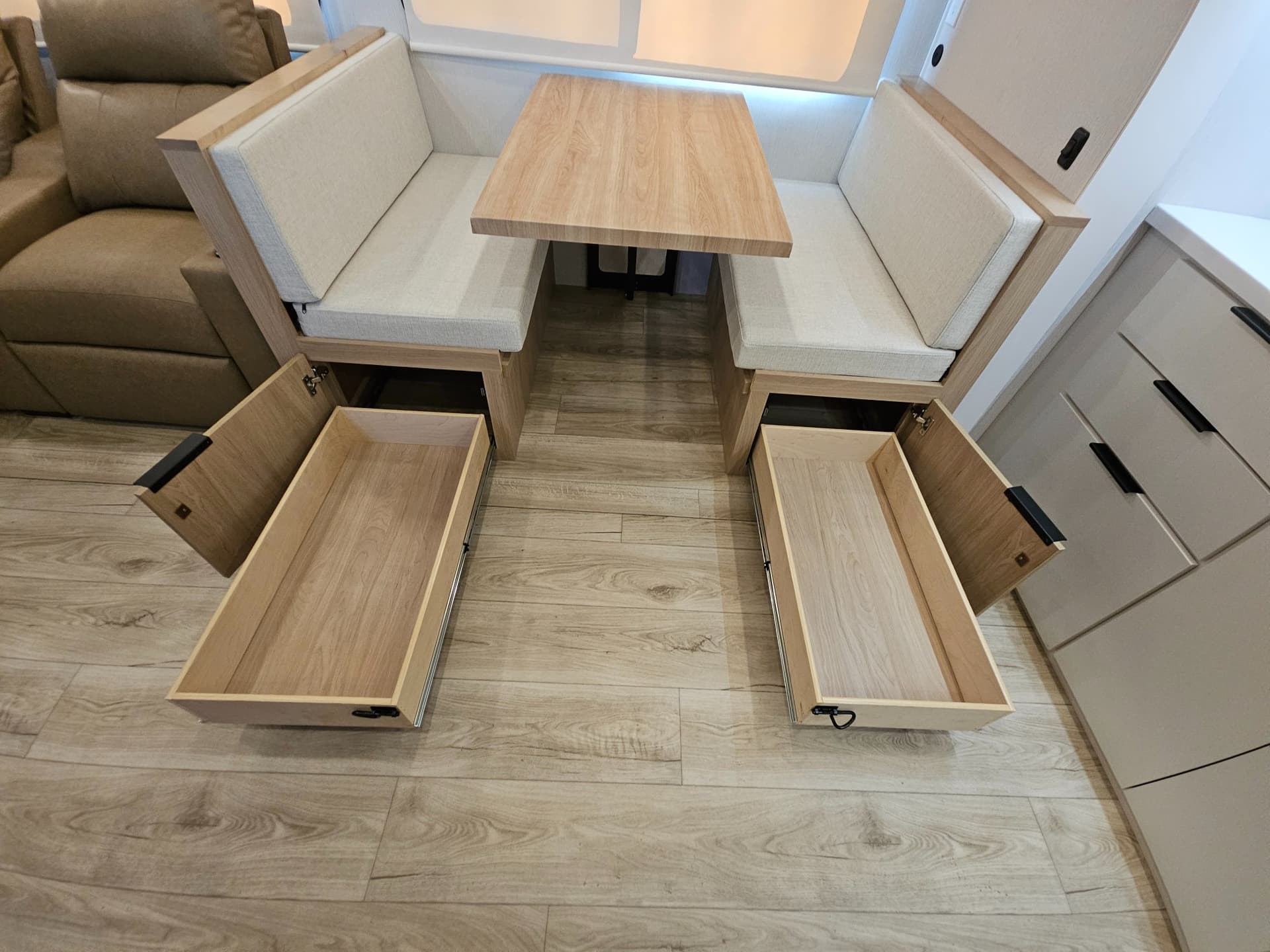 2026 Winnebago 2026 Winnebago Thrive - thumbnail 11