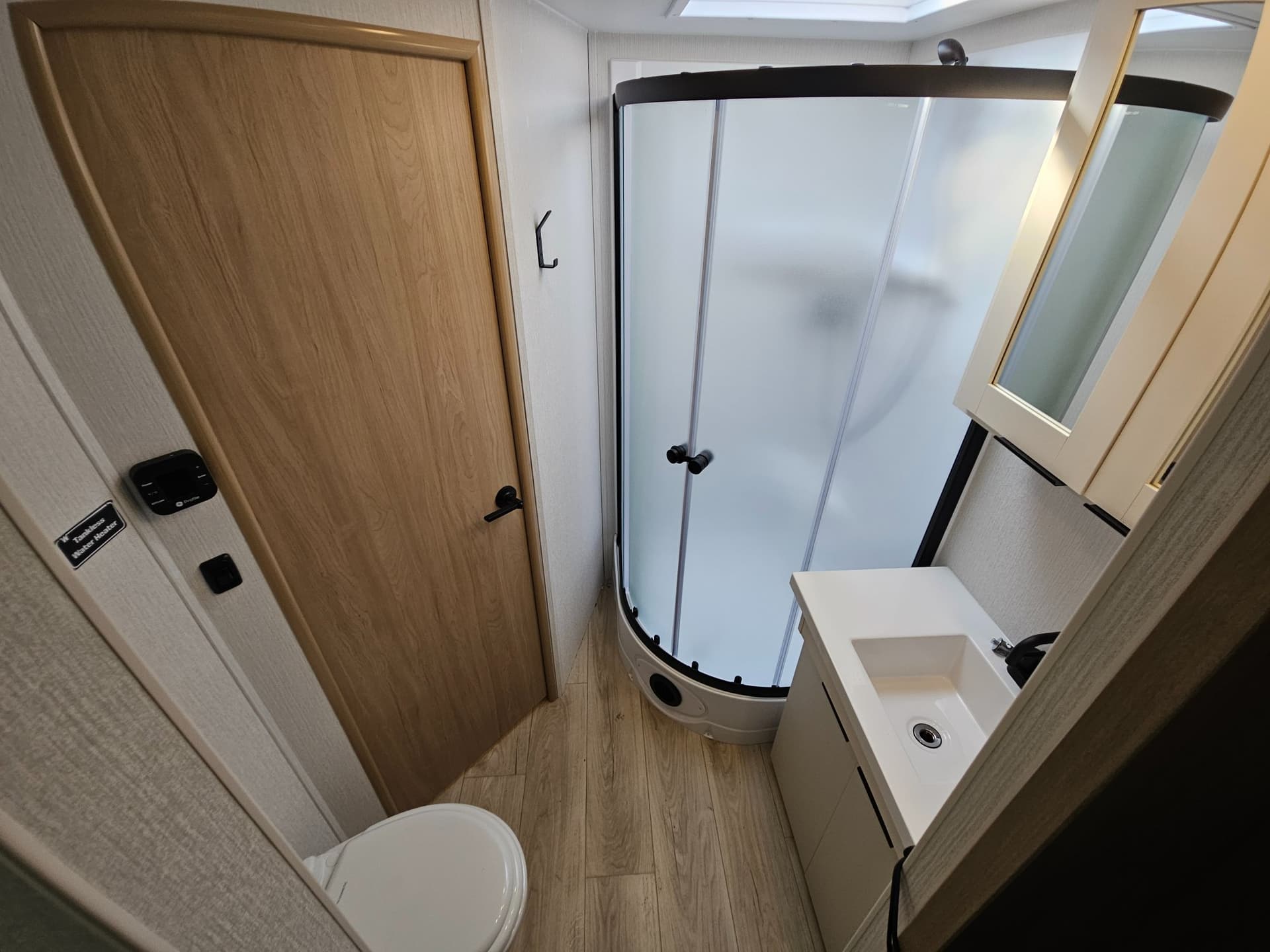 2026 Winnebago 2026 Winnebago Thrive - thumbnail 29