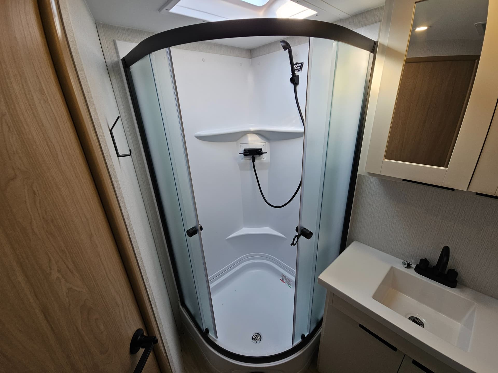 2026 Winnebago 2026 Winnebago Thrive - thumbnail 30