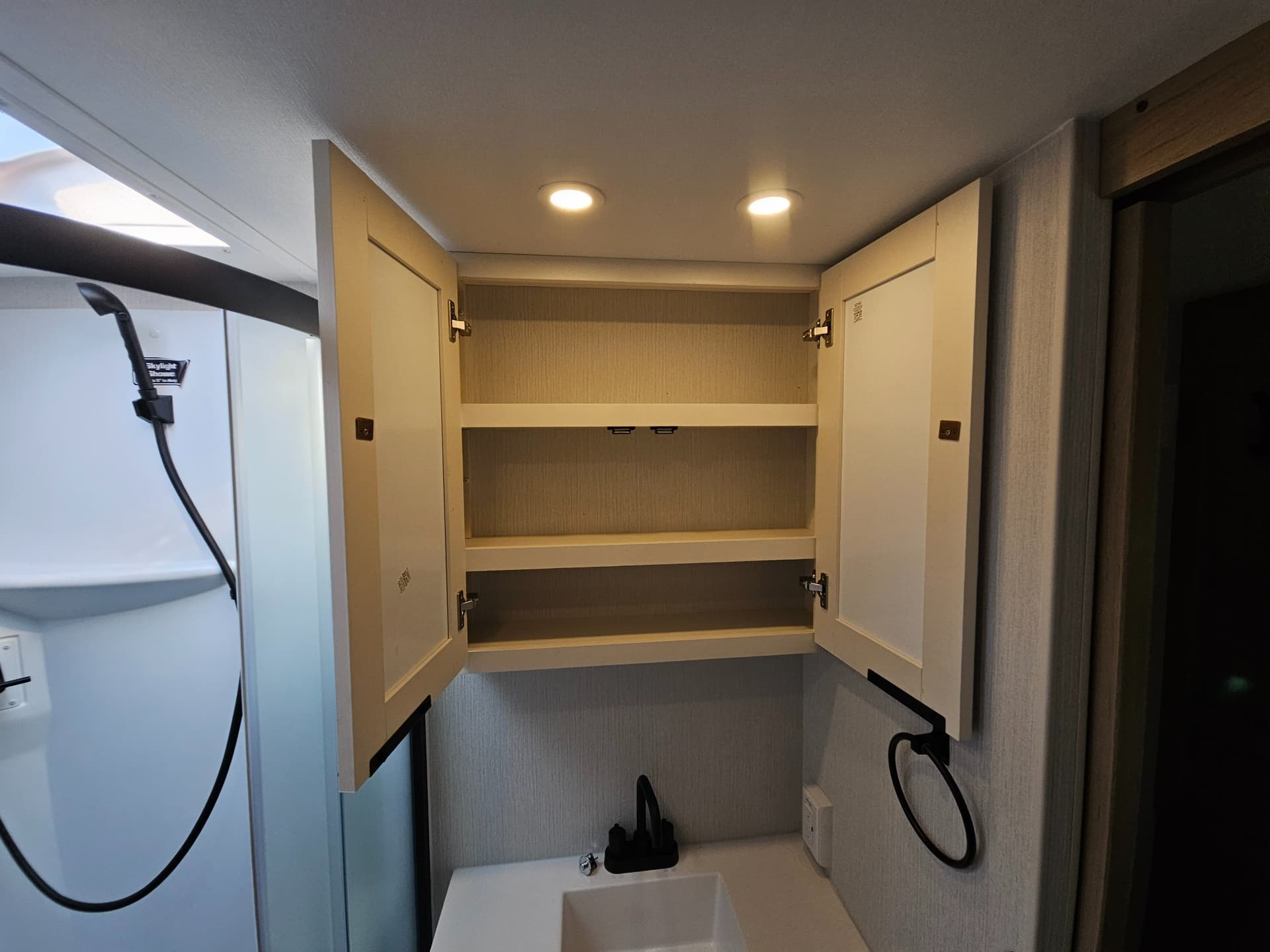 2026 Winnebago 2026 Winnebago Thrive - thumbnail 32