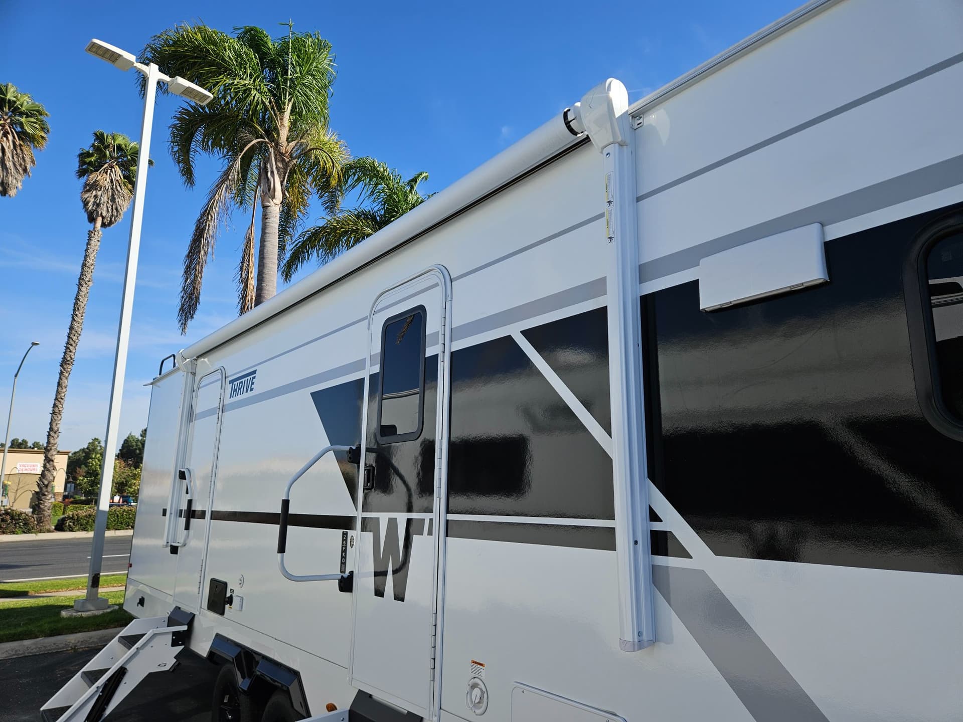 2026 Winnebago 2026 Winnebago Thrive - thumbnail 39