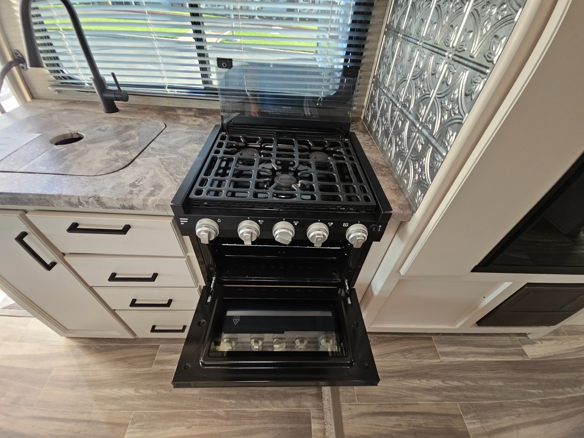 2021 Thor Motor Coach 2021 Thor Motor Coach Four Winds - thumbnail 15