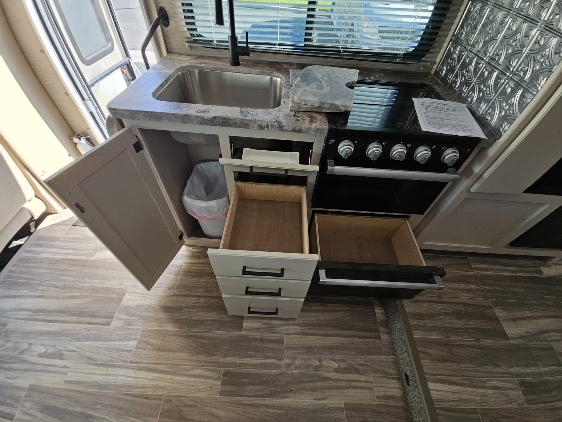 2021 Thor Motor Coach 2021 Thor Motor Coach Four Winds - thumbnail 17