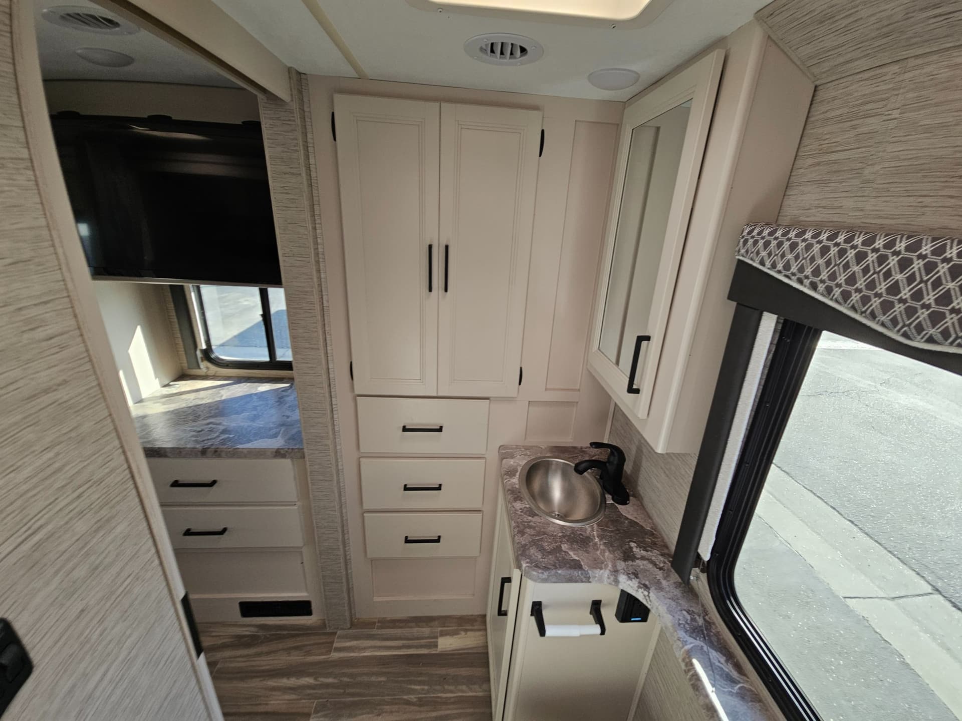 2021 Thor Motor Coach 2021 Thor Motor Coach Four Winds - thumbnail 30