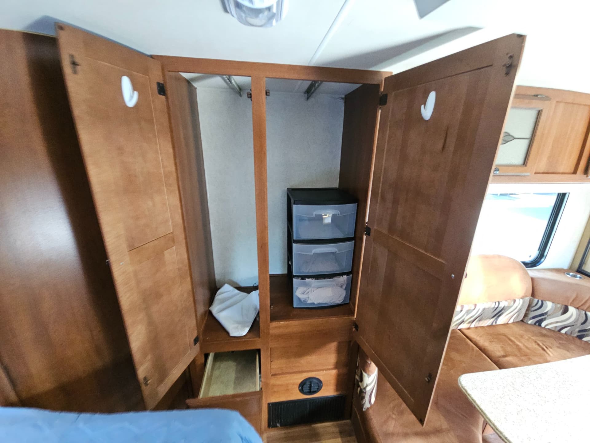 2013 Coachmen 2013 Coachmen Leprechaun - thumbnail 10