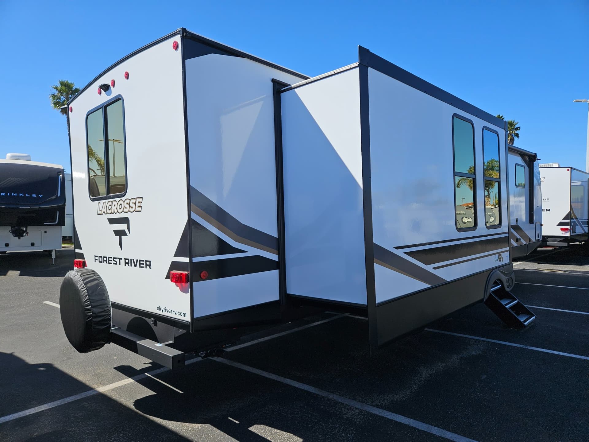 2026 Prime Time RV 2026 Prime Time RV LaCrosse - thumbnail 3