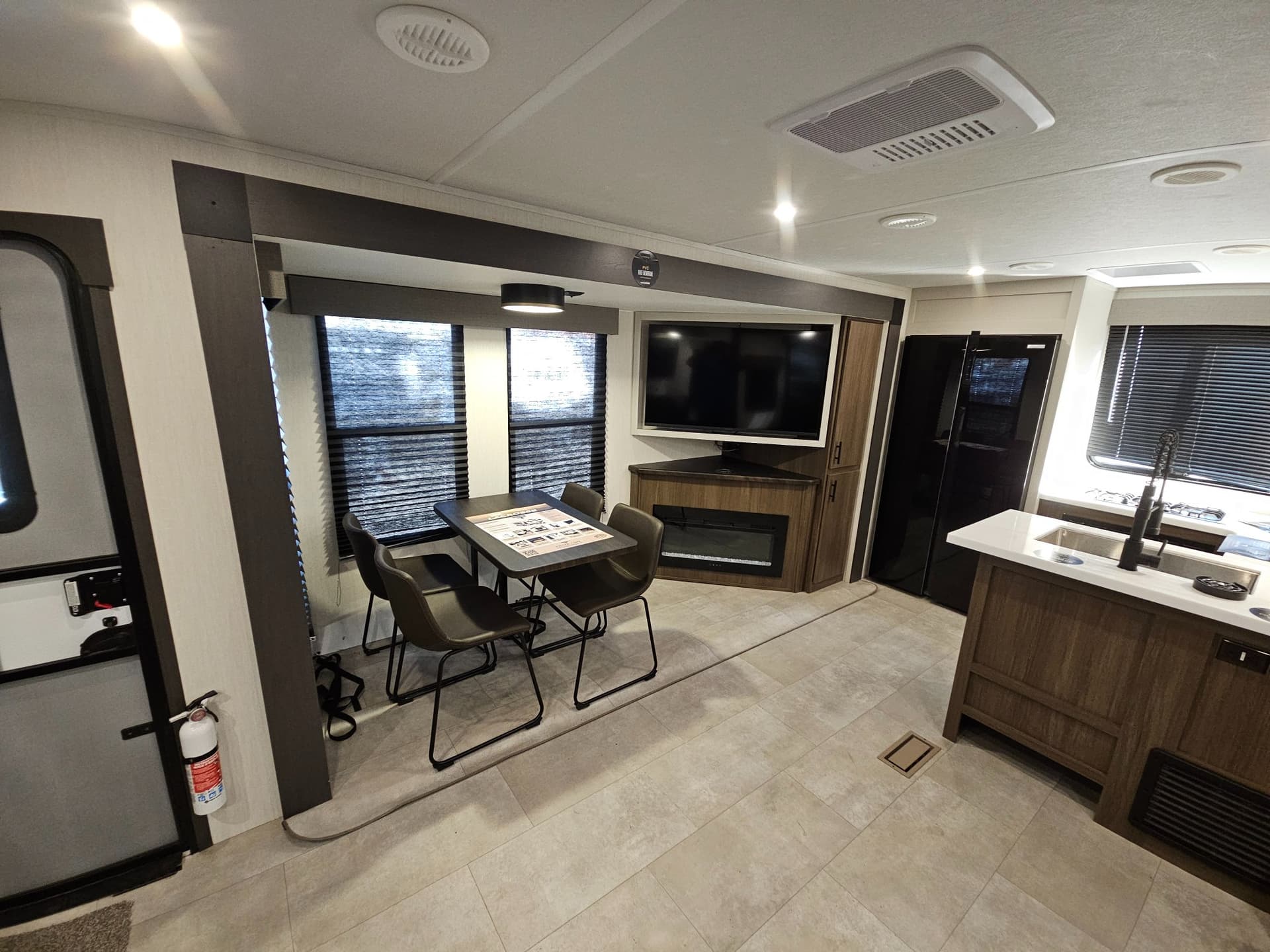 2026 Prime Time RV 2026 Prime Time RV LaCrosse - thumbnail 7