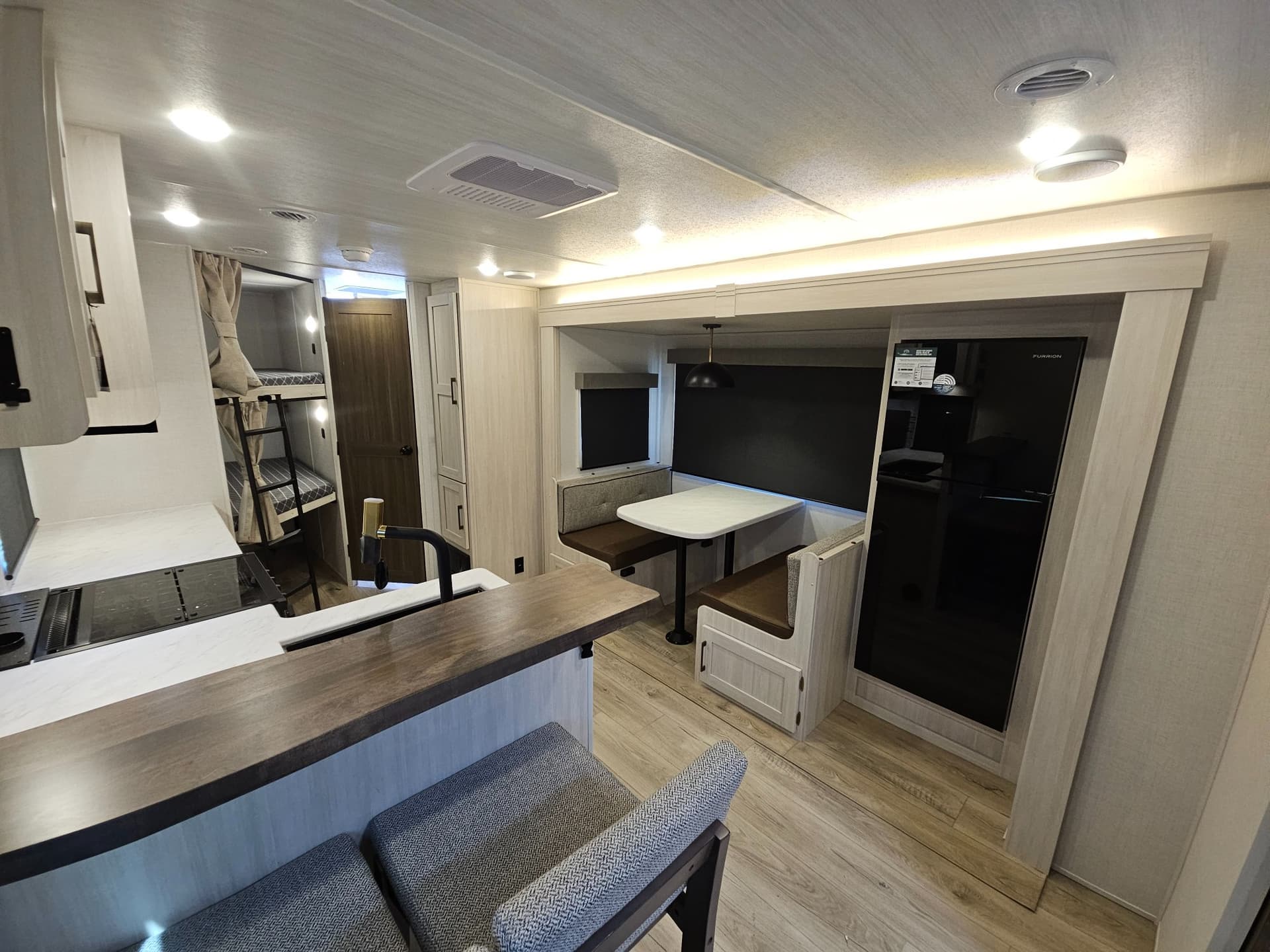 2026 FOREST RIVER 2026 FOREST RIVER SURVEYOR - thumbnail 5