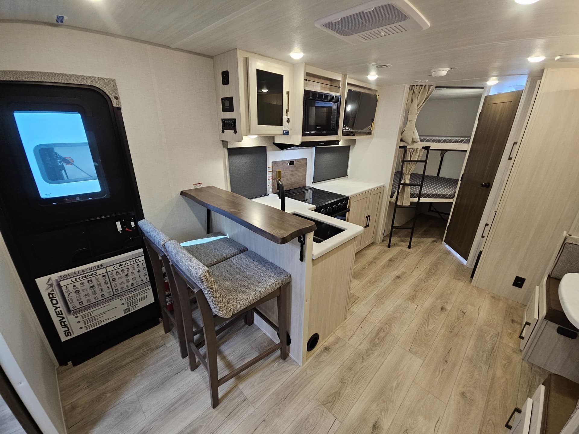 2026 FOREST RIVER 2026 FOREST RIVER SURVEYOR - thumbnail 6