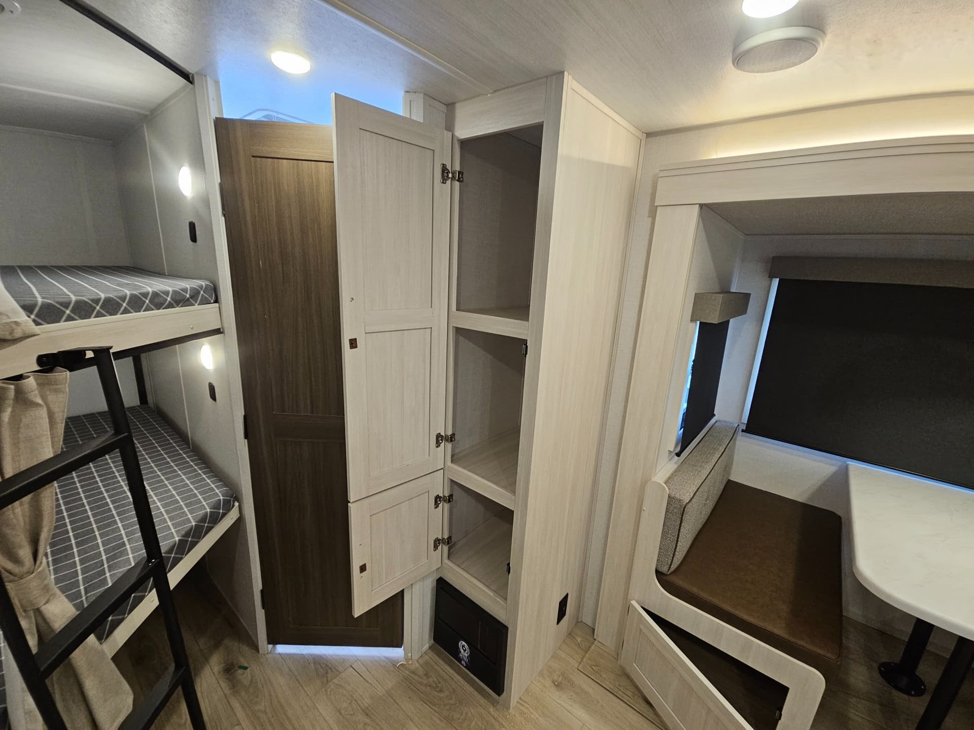 2026 FOREST RIVER 2026 FOREST RIVER SURVEYOR - thumbnail 11