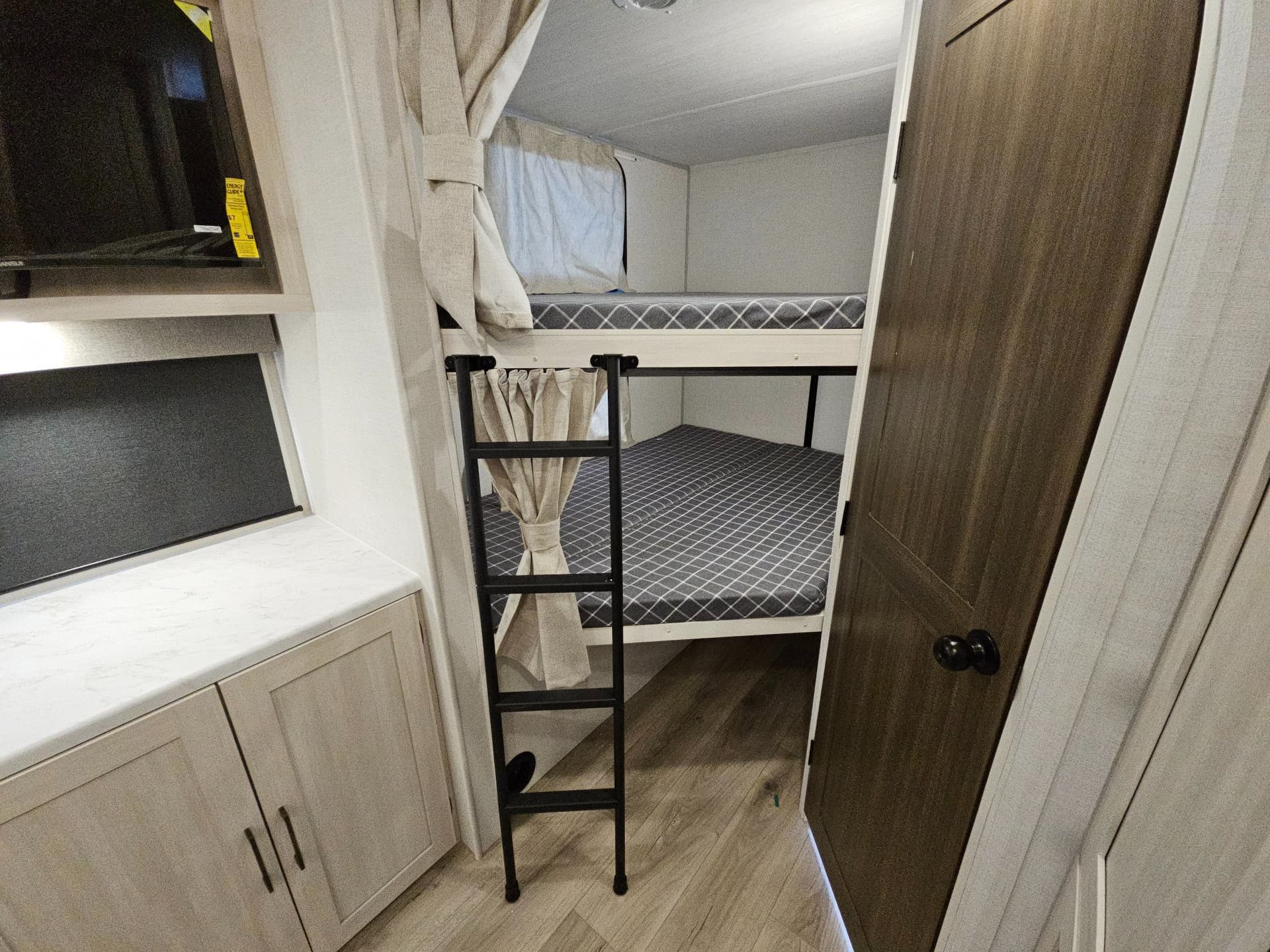 2026 FOREST RIVER 2026 FOREST RIVER SURVEYOR - thumbnail 12