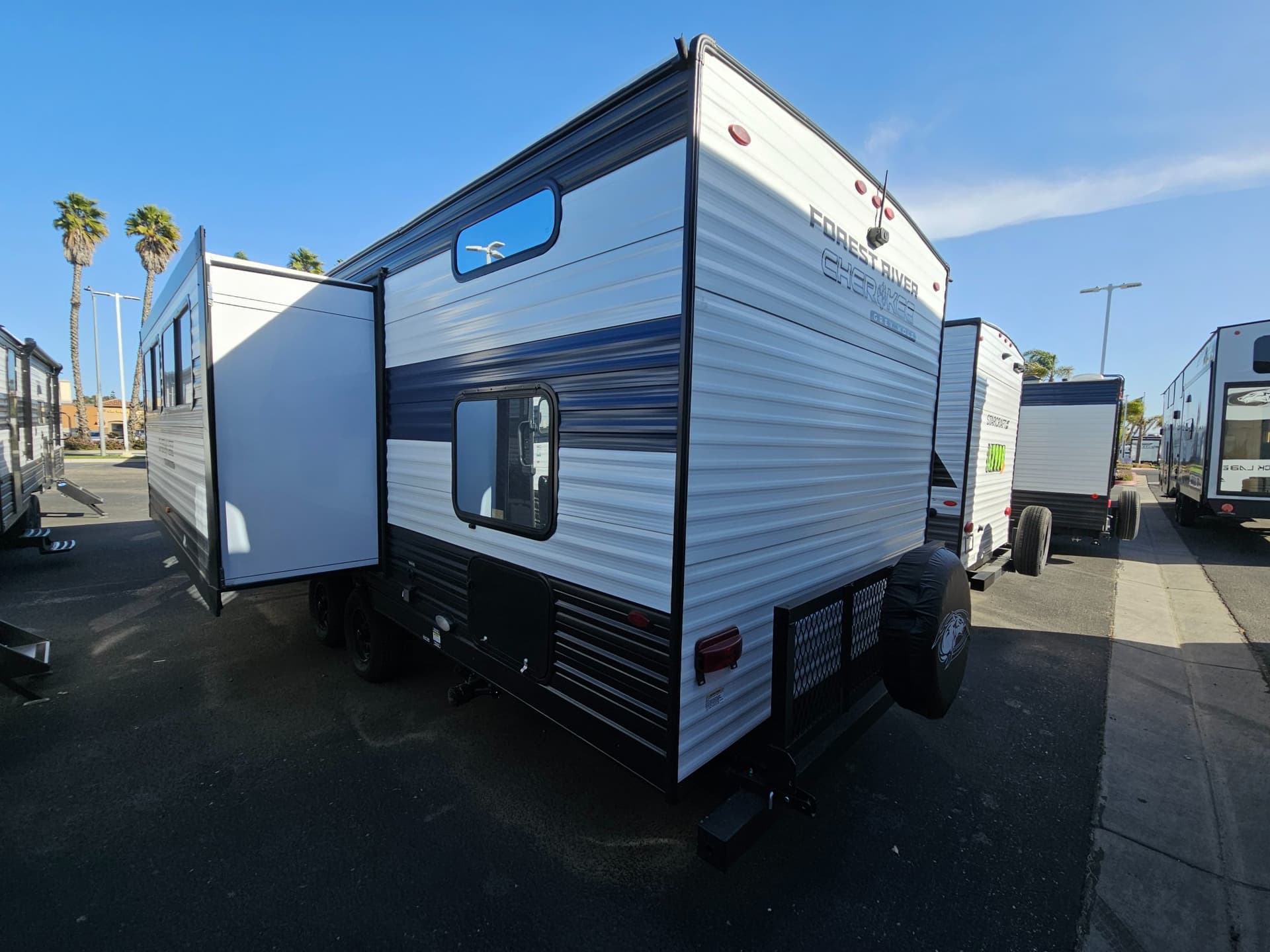 2026 FOREST RIVER 2026 FOREST RIVER CHEROKEE - thumbnail 3