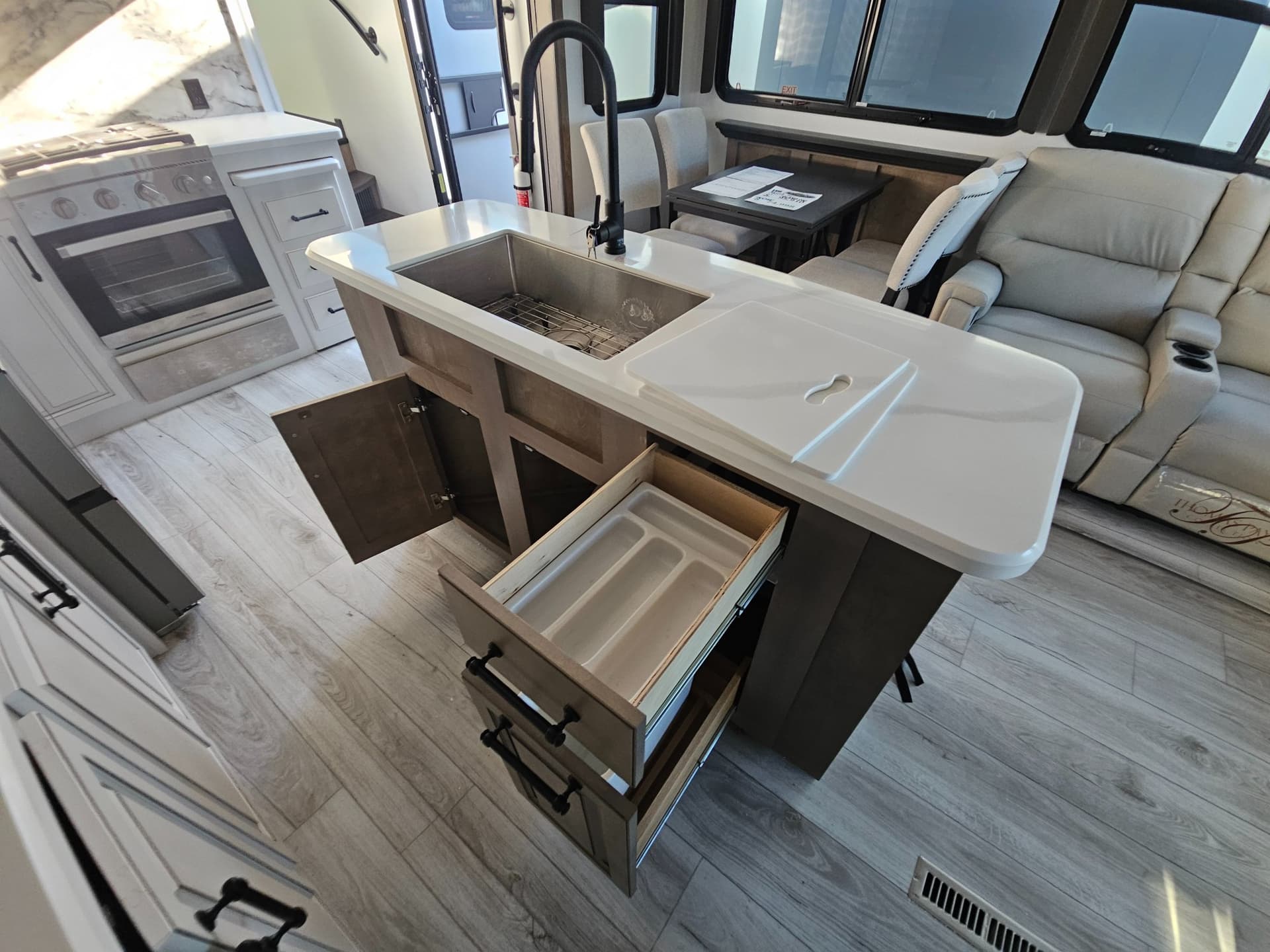 2024 Keystone RV 2024 Keystone RV Montana - thumbnail 23