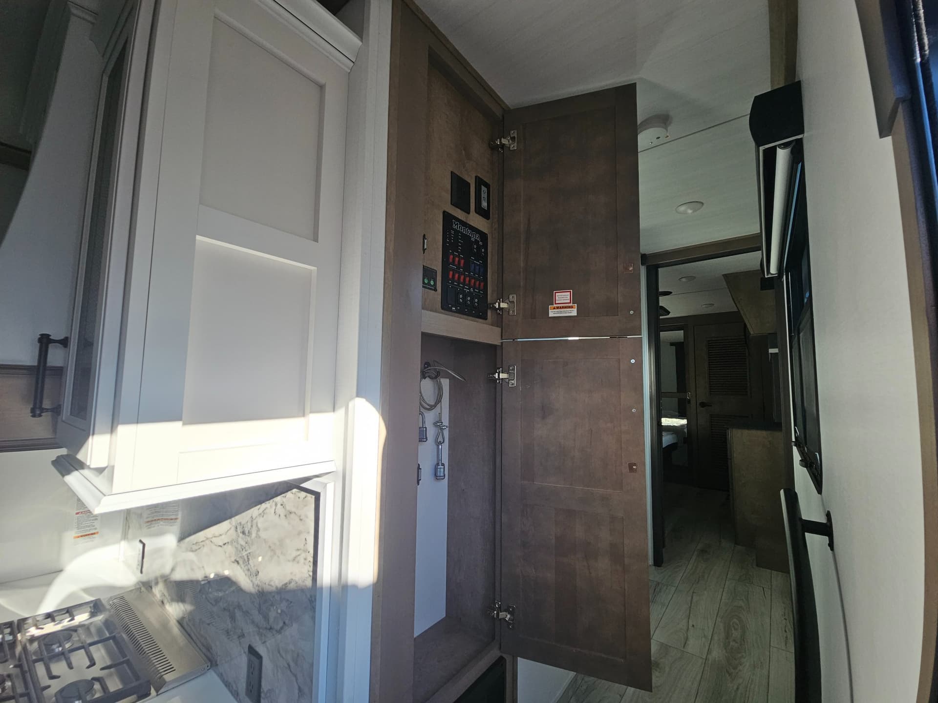 2024 Keystone RV 2024 Keystone RV Montana - thumbnail 28