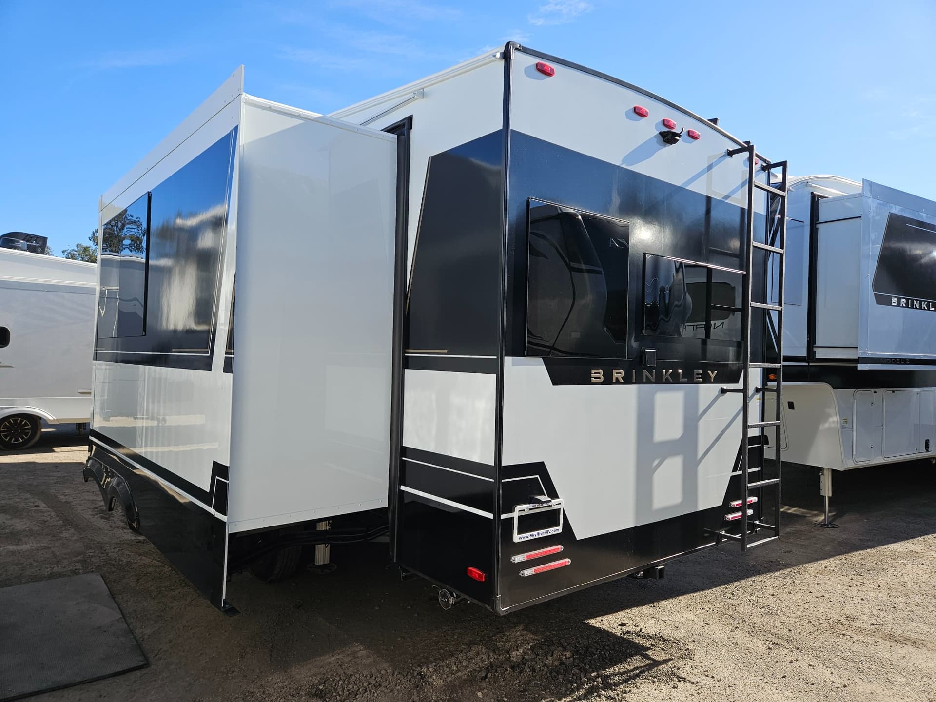 2026 Brinkley RV 2026 Brinkley RV Model Z - thumbnail 3