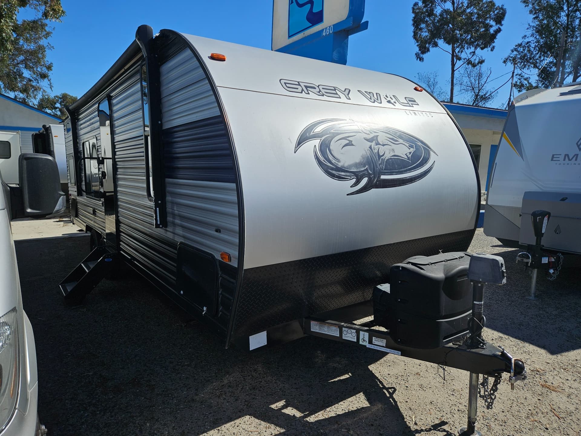 2022 Cherokee Grey Wolf 26DJSE