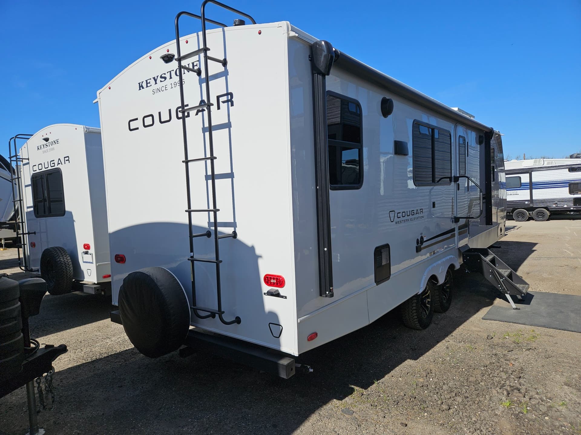 2026 Keystone RV 2026 Keystone RV Cougar Half-Ton - thumbnail 2