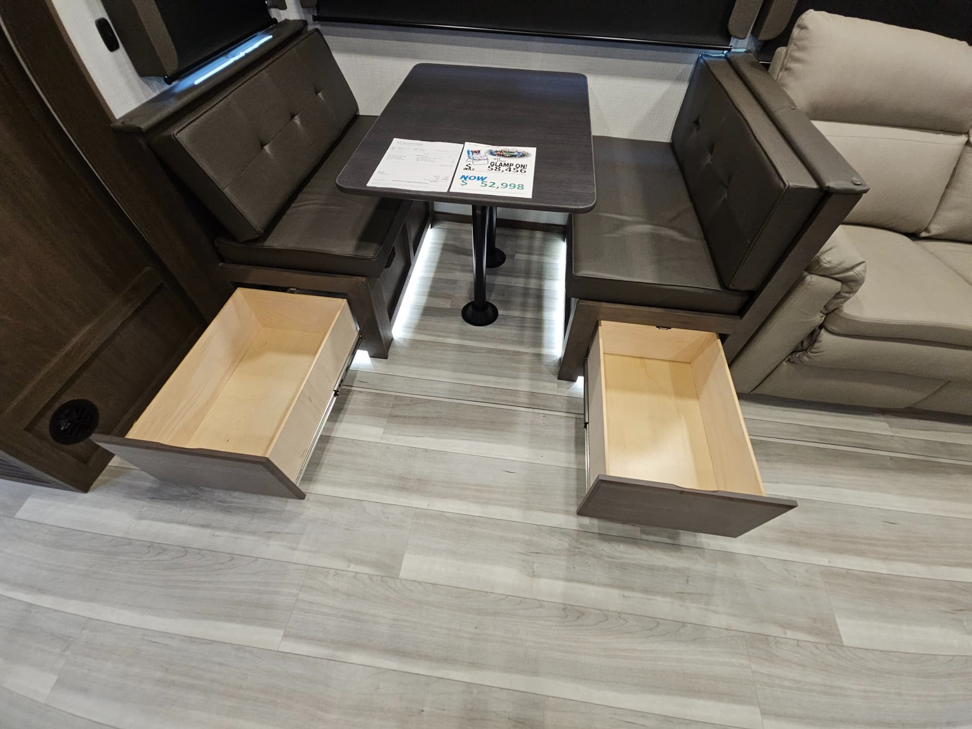 2026 Keystone RV 2026 Keystone RV Cougar Half-Ton - thumbnail 8