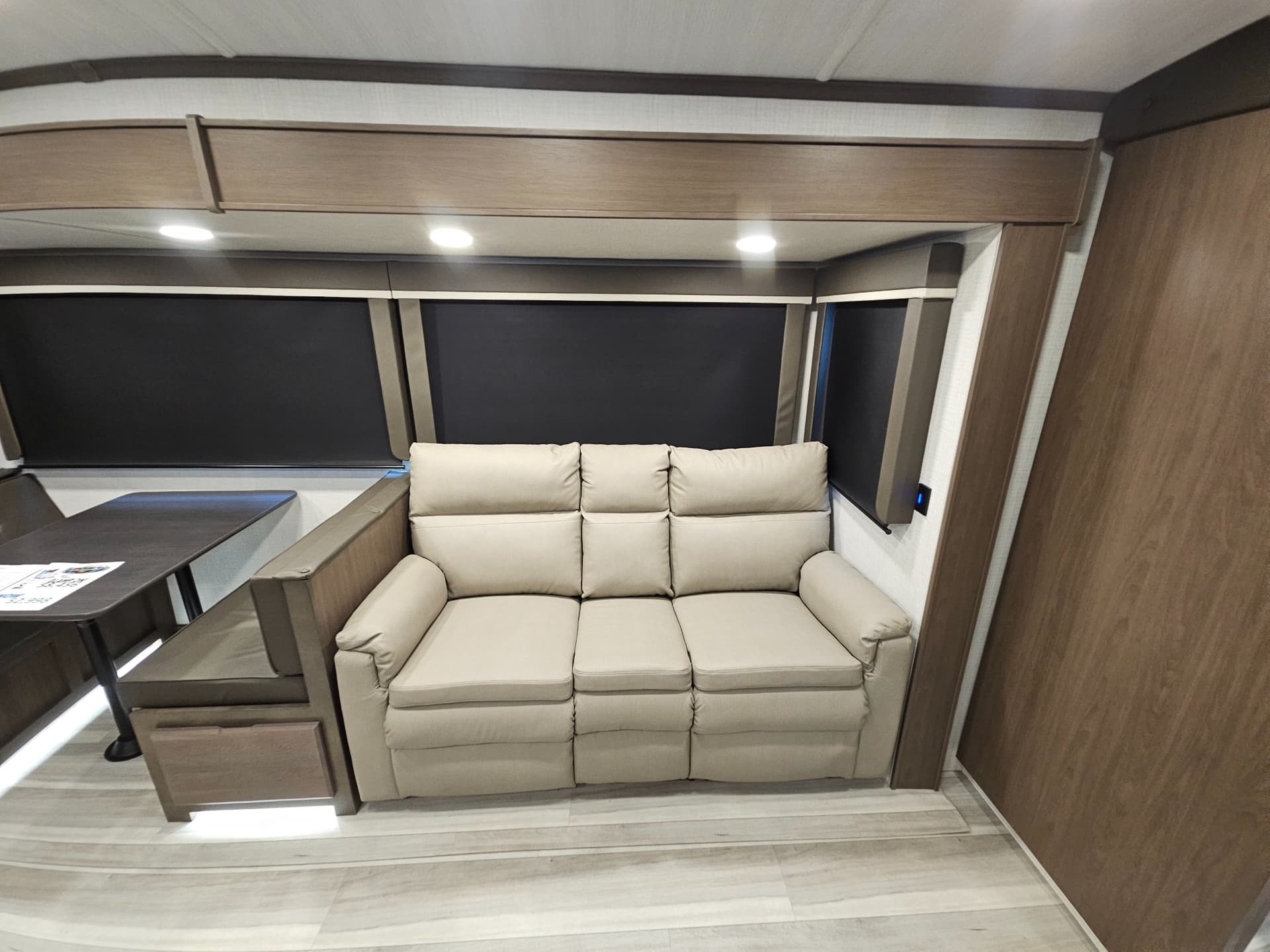 2026 Keystone RV 2026 Keystone RV Cougar - thumbnail 6