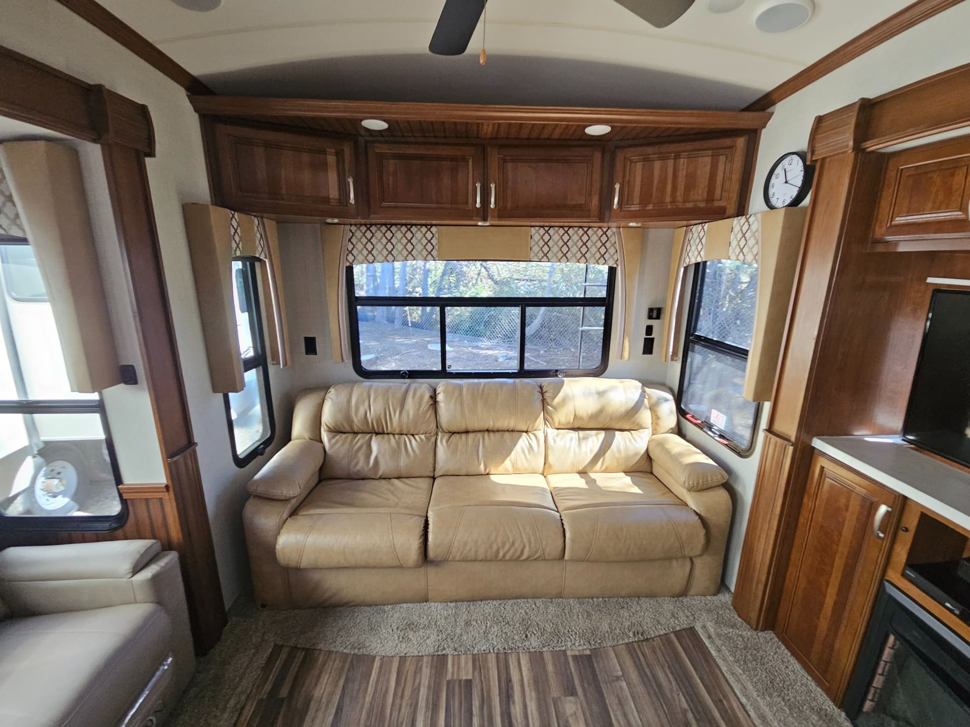 2017 Forest River 2017 Forest River Cardinal - thumbnail 9