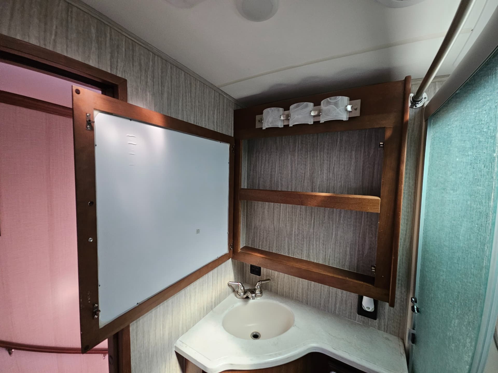 2017 Forest River 2017 Forest River Cardinal - thumbnail 24