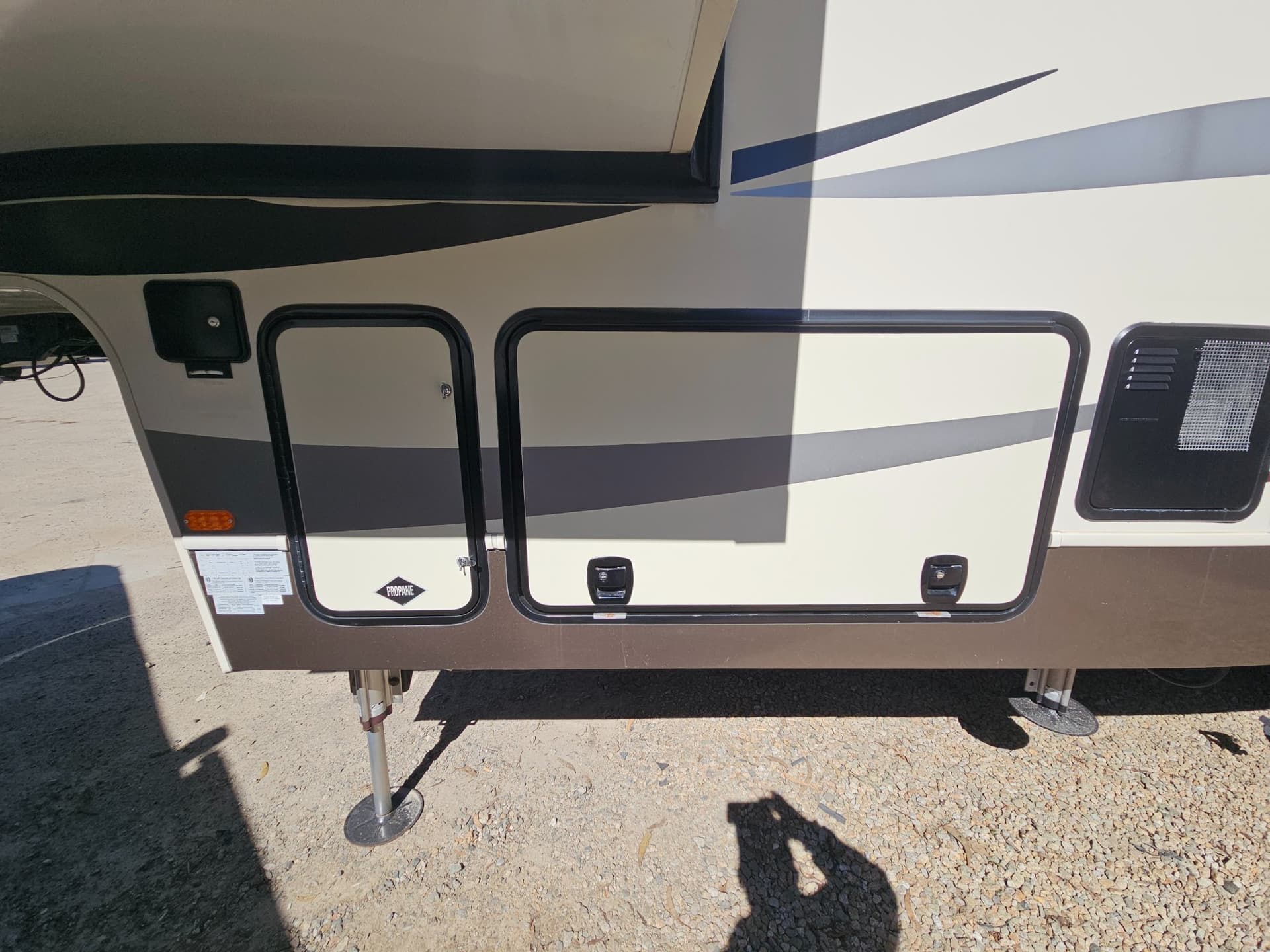 2017 Forest River 2017 Forest River Cardinal - thumbnail 48