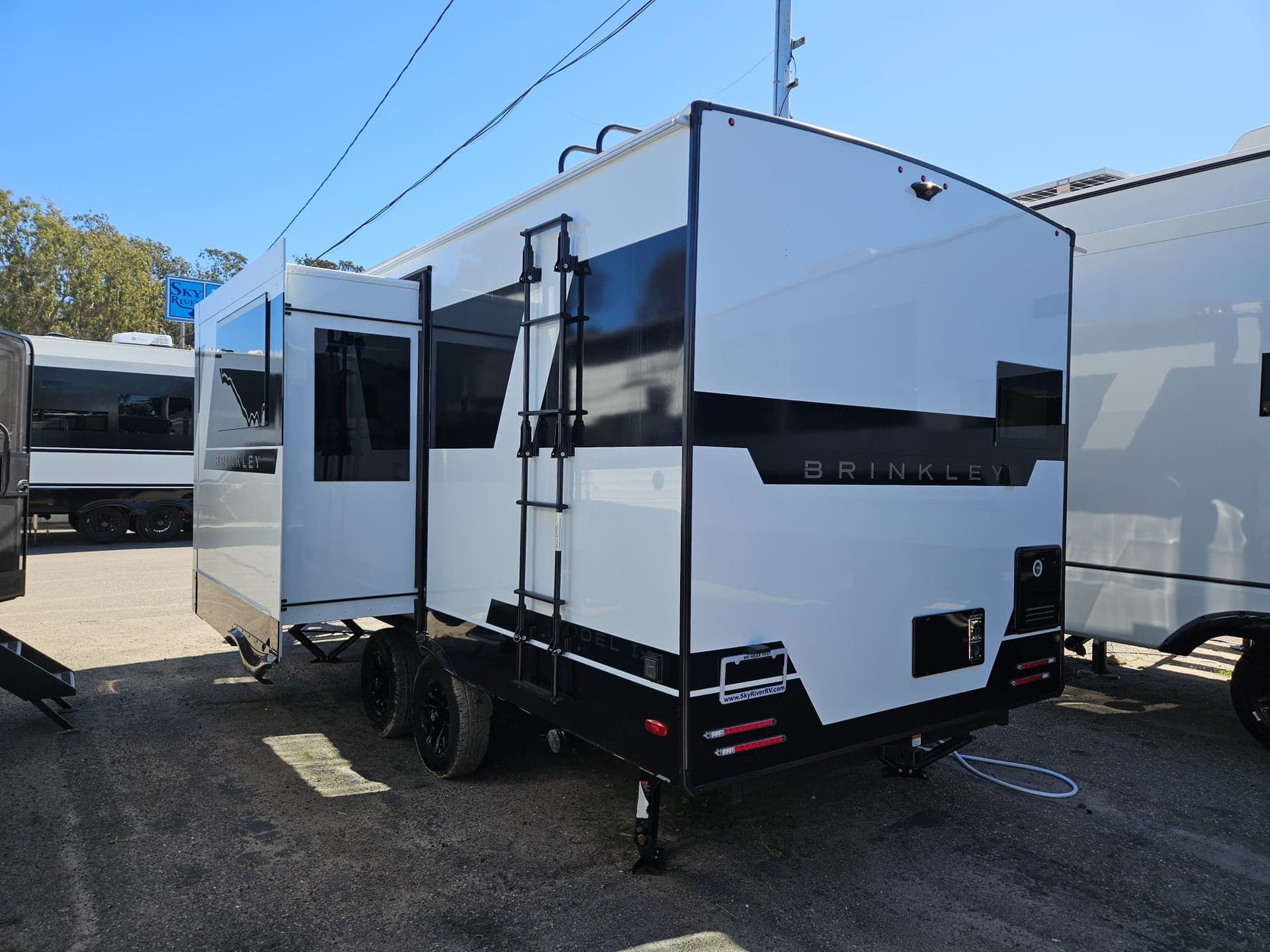 2026 Brinkley RV 2026 Brinkley RV Model I - thumbnail 2