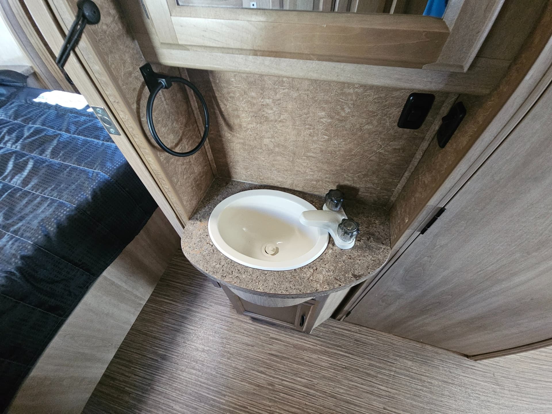 2016 Coachmen 2016 Coachmen Prism - thumbnail 20