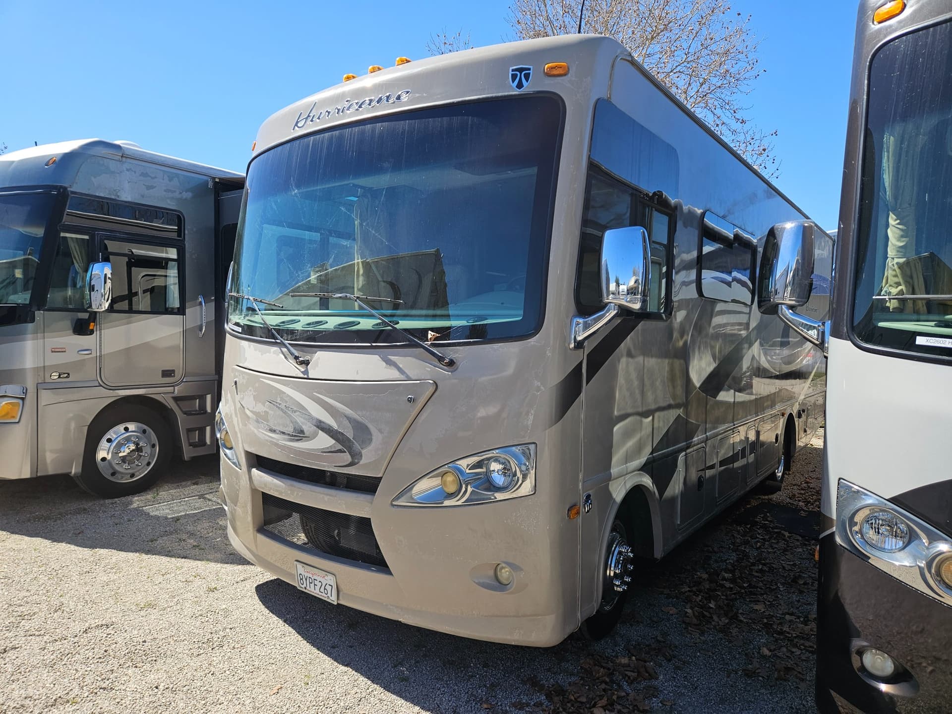 2015 Thor Motor Coach 2015 Thor Motor Coach Hurricane - thumbnail 4