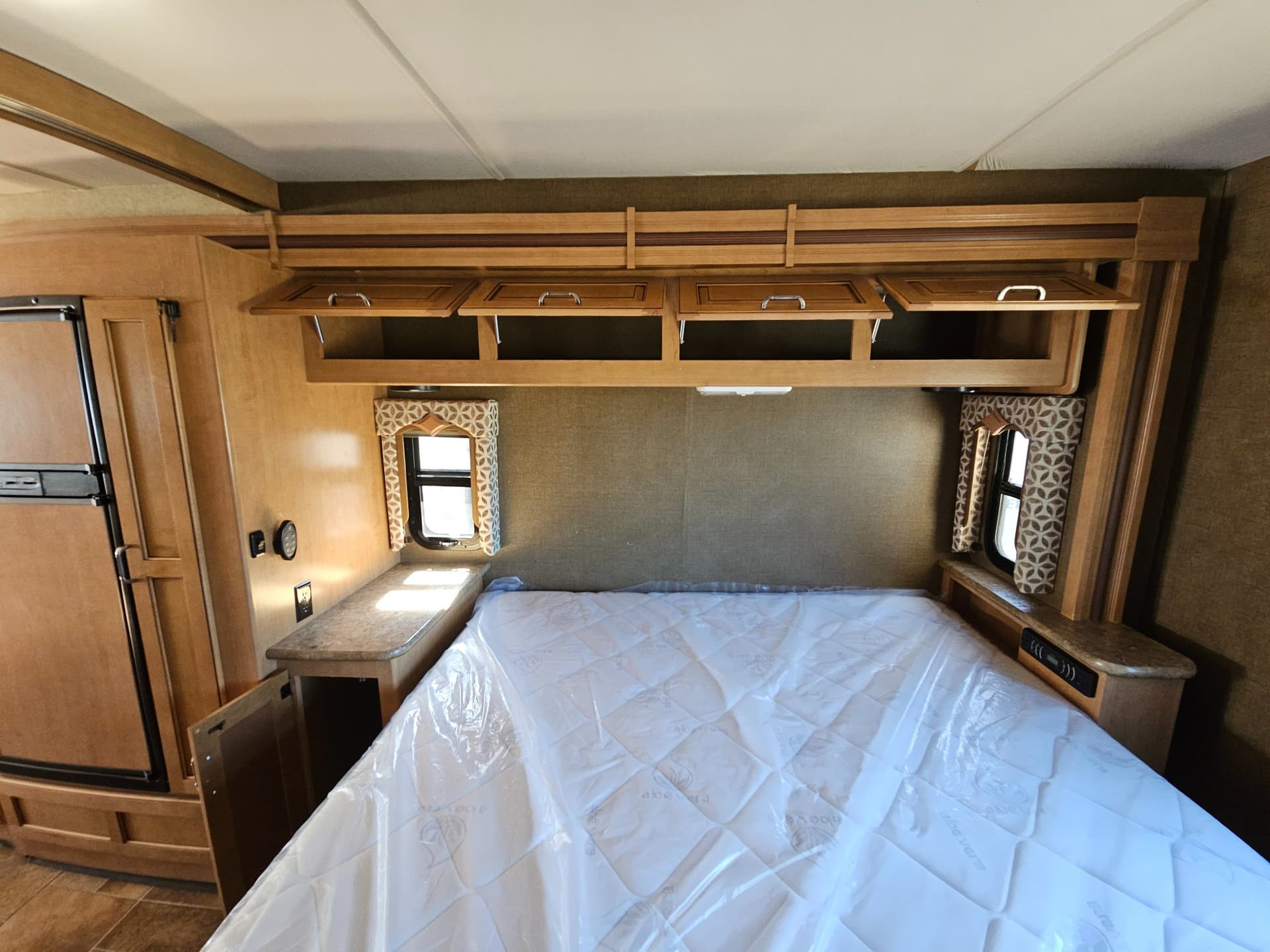 2015 Thor Motor Coach 2015 Thor Motor Coach Hurricane - thumbnail 21