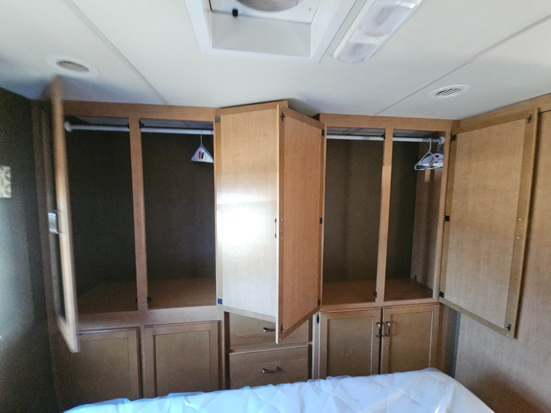 2015 Thor Motor Coach 2015 Thor Motor Coach Hurricane - thumbnail 23