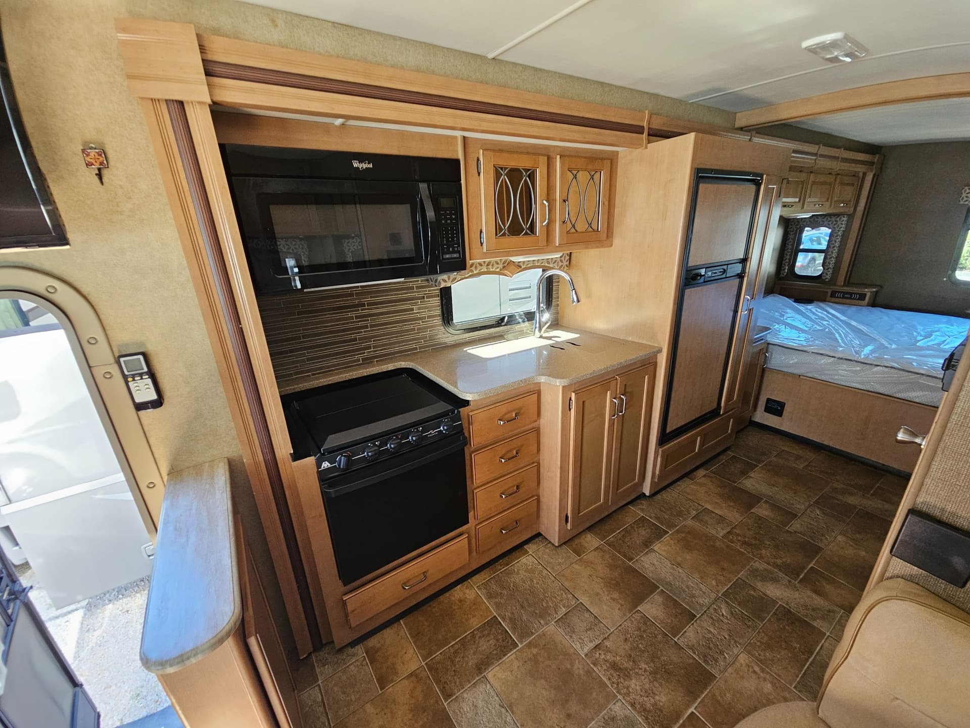 2015 Thor Motor Coach 2015 Thor Motor Coach Hurricane - thumbnail 25