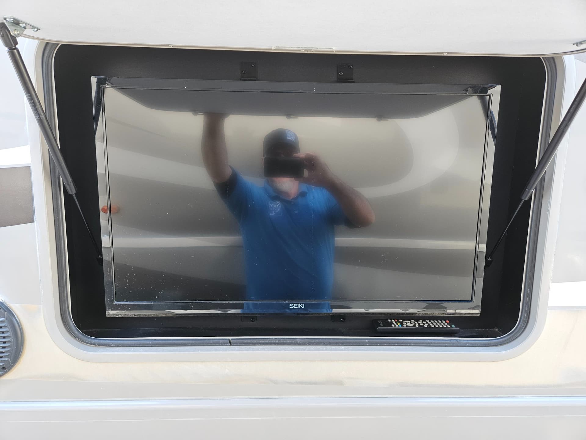 2015 Thor Motor Coach 2015 Thor Motor Coach Hurricane - thumbnail 48