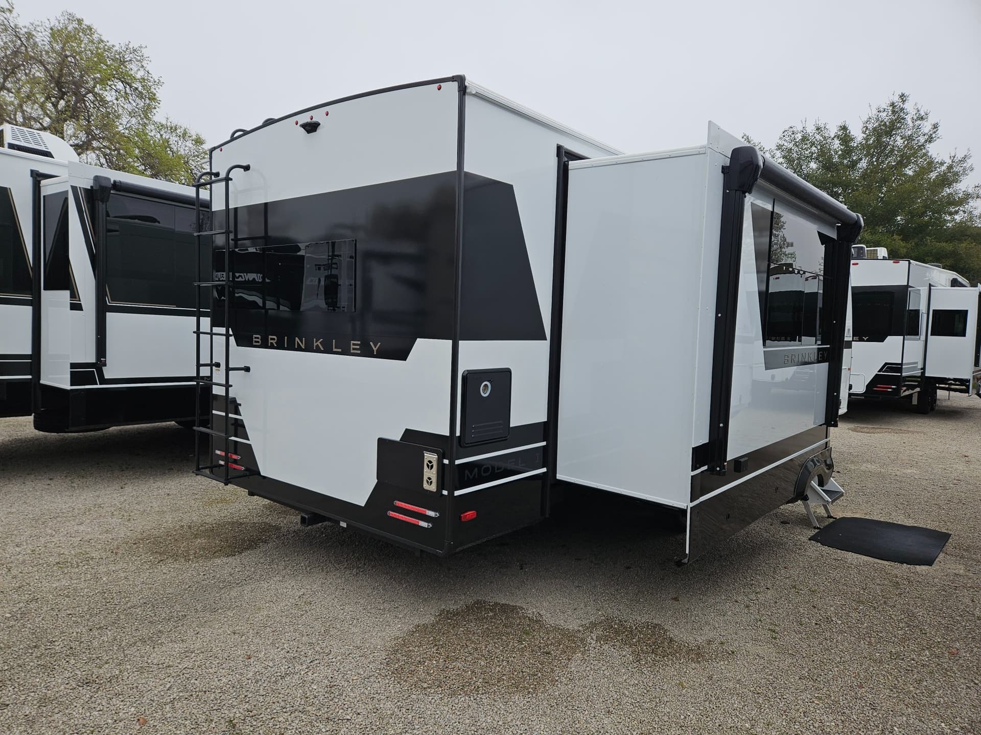 2026 Brinkley RV 2026 Brinkley RV Model I - thumbnail 2