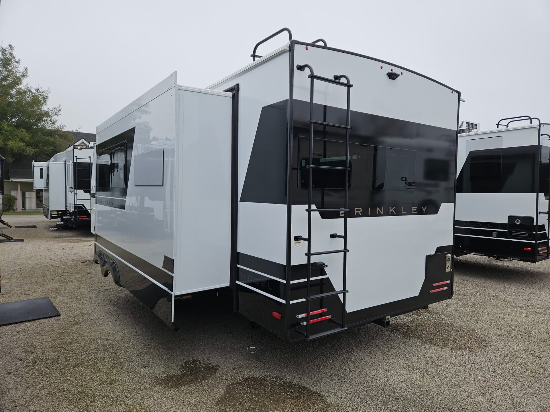 2026 Brinkley RV 2026 Brinkley RV Model I - thumbnail 3