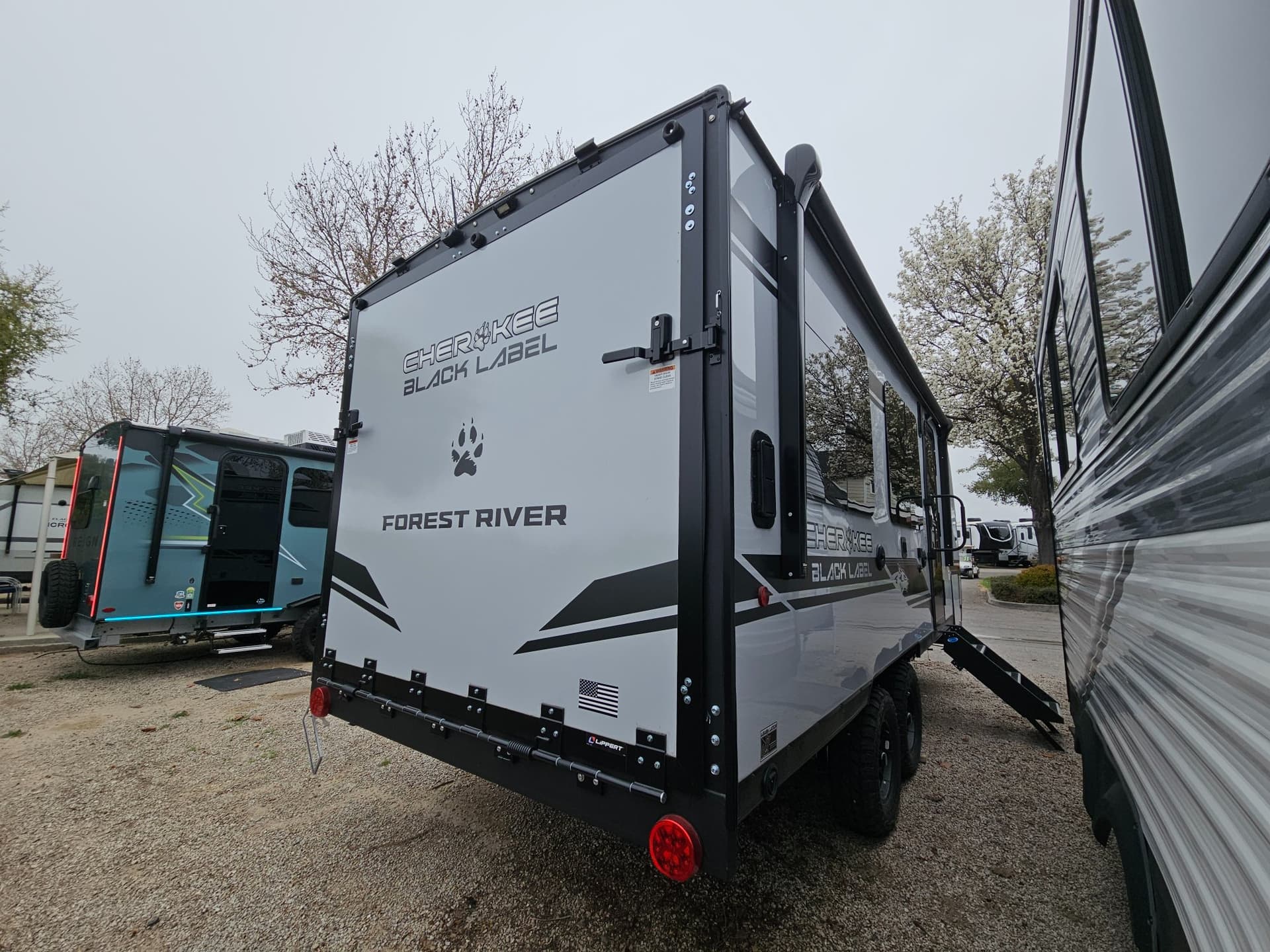 2026 Forest River 2026 Forest River Cherokee Grey Wolf Black Label Toy Hauler - thumbnail 3